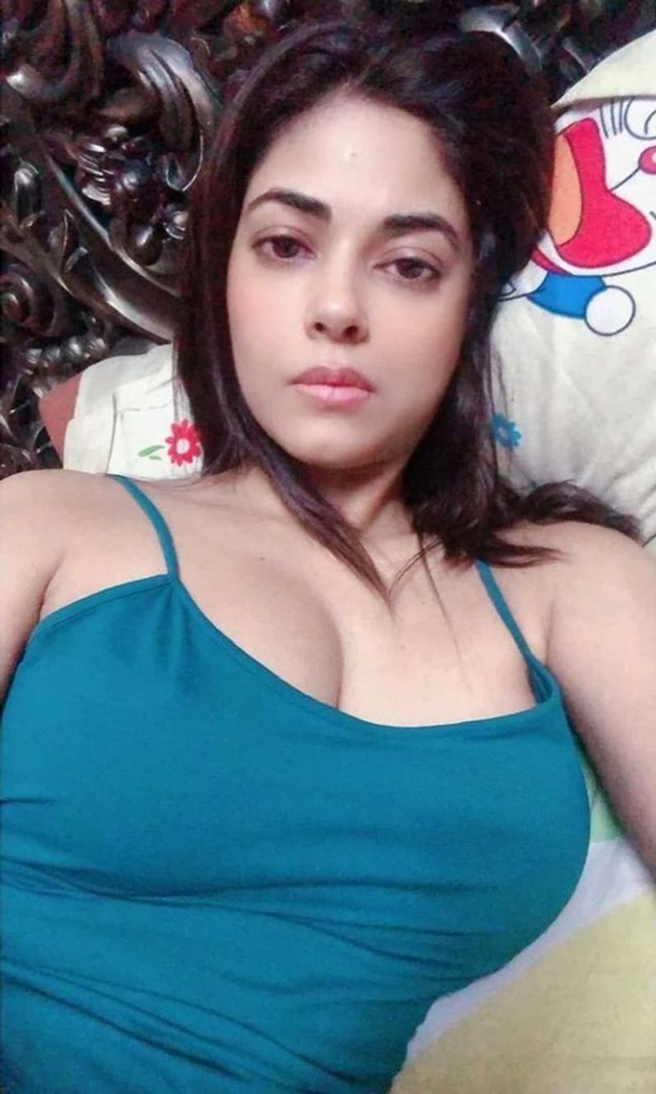 <p>ಟ್ವಿಟರ್ ನಲ್ಲಿ ಜ್ಯೂ.ಎನ್ ಟಿಆರ್ ಅಭಿಮಾನಿಗಳು ಬೆದರಿಕೆ ಹಾಕಿ ಅಸಭ್ಯವಾಗಿ ನಿಂದಿಸಿದ್ದು, ಕಿರುಕುಳ ನೀಡಿದ್ದಾರೆ ಎಂದು ನಟಿ ಸೈಬರ್ ಬೆದರಿಕೆ ದೂರು ದಾಖಲಿಸಿದ್ದಾರೆ. </p> <p>ಟ್ವಿಟರ್ ನಲ್ಲಿ ಜ್ಯೂ.ಎನ್ ಟಿಆರ್ ಅಭಿಮಾನಿಗಳು ಬೆದರಿಕೆ ಹಾಕಿ ಅಸಭ್ಯವಾಗಿ ನಿಂದಿಸಿದ್ದು, ಕಿರುಕುಳ ನೀಡಿದ್ದಾರೆ ಎಂದು ನಟಿ ಸೈಬರ್ ಬೆದರಿಕೆ ದೂರು ದಾಖಲಿಸಿದ್ದಾರೆ. </p>