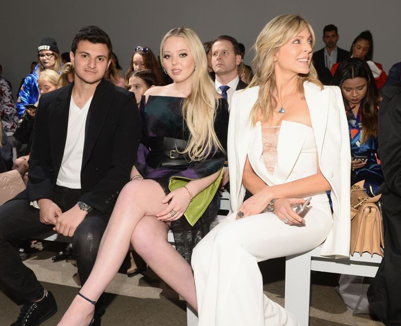 <p>డొనాల్డ్ ట్రంప్ అమెరికా అధ్యక్ష పదవికి గుడ్బై చెప్పబోతున్న కొద్ది గంటల ముందు ఆయన చిన్నకుమార్తె టిఫనీ ట్రంప్ (27) ఎంగేజ్మెంట్ సంబరాల్లో మునిగి తేలారు. </p> <p>డొనాల్డ్ ట్రంప్ అమెరికా అధ్యక్ష పదవికి గుడ్బై చెప్పబోతున్న కొద్ది గంటల ముందు ఆయన చిన్నకుమార్తె టిఫనీ ట్రంప్ (27) ఎంగేజ్మెంట్ సంబరాల్లో మునిగి తేలారు. </p>