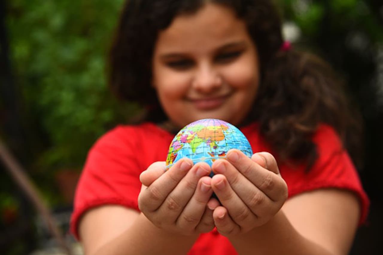 <p>ಕೂಲ್ ಡ್ರಿಂಕ್ಸ್ ಬಾಟಲ್, ಐಸ್ ಕ್ರೀಂ, ಕಾಫಿ ಮಗ್ ಹೀಗೆ ಬೇಡವಾದ ವಸ್ತುಗಳಲ್ಲಿ ಬೀಜ ಬಿತ್ತಿ ಮನೆಯ ಮುಂದೆ ಇಟ್ಟರೆ ಹಸಿರು ಹುಟ್ಟುತ್ತದೆ.</p> <p>ಕೂಲ್ ಡ್ರಿಂಕ್ಸ್ ಬಾಟಲ್, ಐಸ್ ಕ್ರೀಂ, ಕಾಫಿ ಮಗ್ ಹೀಗೆ ಬೇಡವಾದ ವಸ್ತುಗಳಲ್ಲಿ ಬೀಜ ಬಿತ್ತಿ ಮನೆಯ ಮುಂದೆ ಇಟ್ಟರೆ ಹಸಿರು ಹುಟ್ಟುತ್ತದೆ.</p>