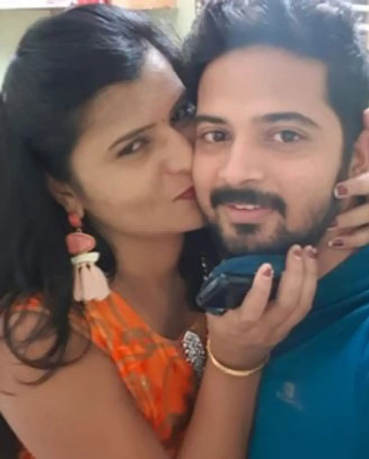 <p>ನಟಿ ಚಂದನಾ ಆತ್ಮಹತ್ಯೆ ಪ್ರಕರಣಕ್ಕೆ ಸಂಬಂಧಿಸಿದಂತೆ ಪ್ರಿಯಕರನ್ನ ಭಾನುವಾರ ಪೊಲೀಸರು ಬಂಧಿಸಿದ್ದಾರೆ.</p> <p>ನಟಿ ಚಂದನಾ ಆತ್ಮಹತ್ಯೆ ಪ್ರಕರಣಕ್ಕೆ ಸಂಬಂಧಿಸಿದಂತೆ ಪ್ರಿಯಕರನ್ನ ಭಾನುವಾರ ಪೊಲೀಸರು ಬಂಧಿಸಿದ್ದಾರೆ.</p>