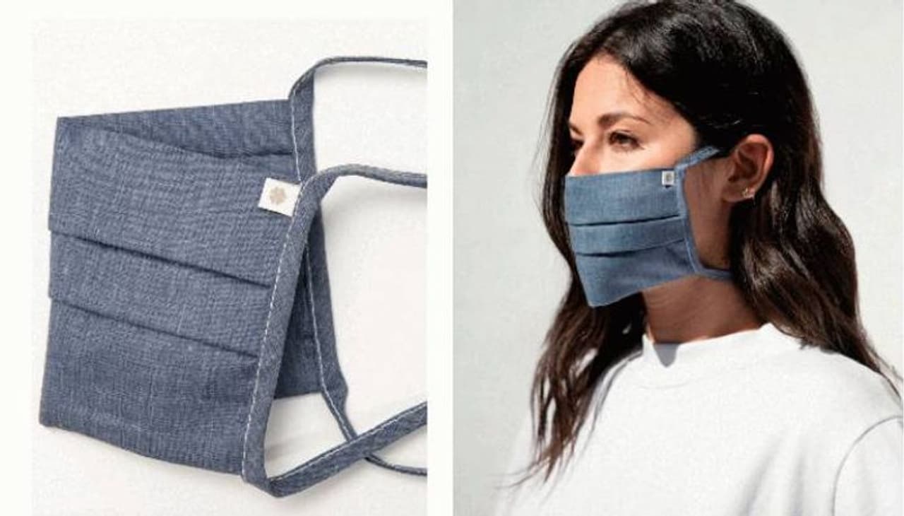 <p>മാസ്കുകള് ഇന്ന് നമ്മുടെയെല്ലാം ദൈനംദിന ജീവിതത്തിന്റെ ഭാഗമായി മാറി. കൊറോണക്കാലത്ത് ഏറ്റവും അധികം ക്ഷാമം വന്നിട്ടുള്ളതും മാസ്കുകള്ക്കാണ്. വീട്ടില് ഇരുന്ന് മാസ്കുകള് നിര്മ്മിക്കുകയാണ് പിന്നീട് നാം ചെയ്തത്. </p> <p>മാസ്കുകള് ഇന്ന് നമ്മുടെയെല്ലാം ദൈനംദിന ജീവിതത്തിന്റെ ഭാഗമായി മാറി. കൊറോണക്കാലത്ത് ഏറ്റവും അധികം ക്ഷാമം വന്നിട്ടുള്ളതും മാസ്കുകള്ക്കാണ്. വീട്ടില് ഇരുന്ന് മാസ്കുകള് നിര്മ്മിക്കുകയാണ് പിന്നീട് നാം ചെയ്തത്. </p>