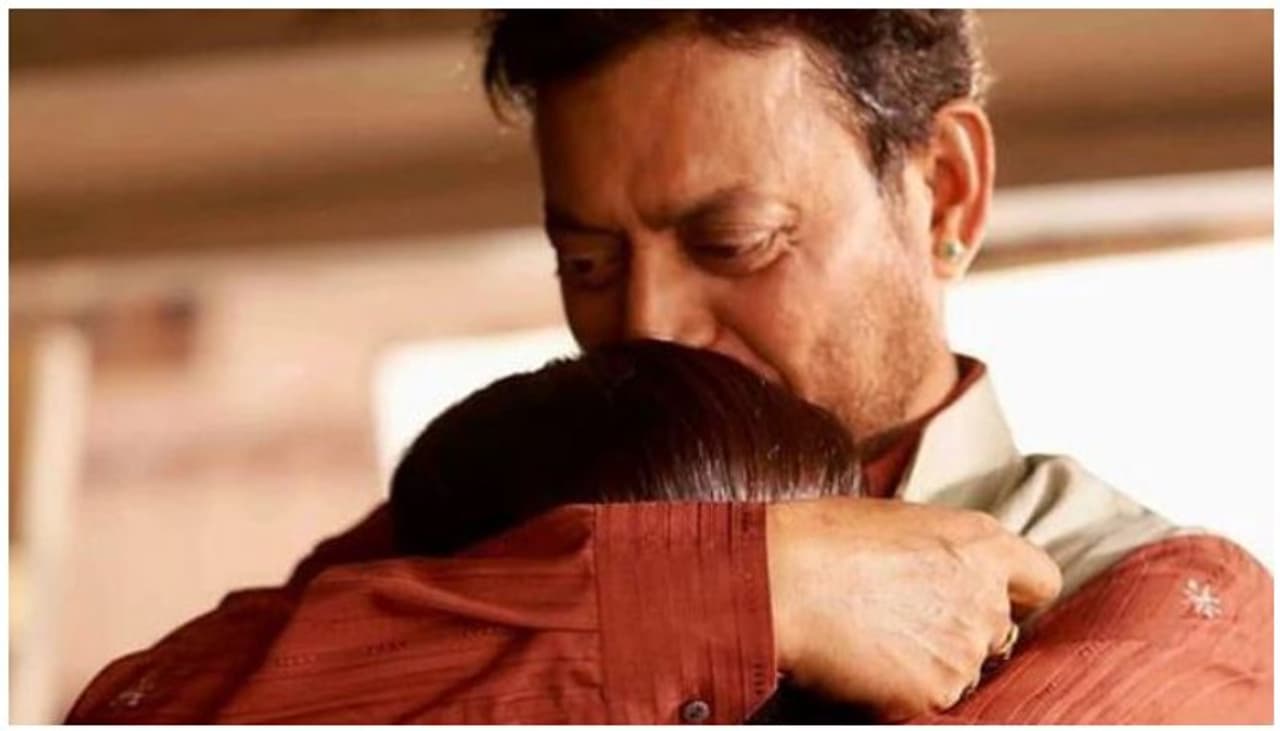 <p>നിങ്ങളുടെ മകള്‍ എന്നാണ് രാധിക മദൻ ഫോട്ടോയ്‍ക്ക് ക്യാപ്ഷനായി എഴുതിയിരിക്കുന്നത്. കെട്ടിപ്പിടിച്ചുനില്‍ക്കുന്ന രാധിക മദന്റെ തലയില്‍ ചുംബിക്കുന്ന ഇര്‍ഫാൻ ഖാന്റെ ഫോട്ടോയാണ് താരം ഷെയര്‍ ചെയ്‍തിരിക്കുന്നത്.</p>