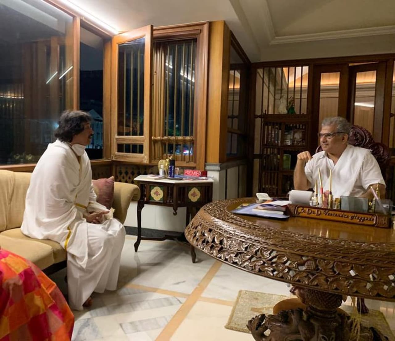 <p>ಮೂರು ತಿಂಗಳ ಬಳಿಕ ದೇವಸ್ಥಾನಗಳು ಓಪನ್ ಆಗಿದ್ದು, ಬಿಜೆಪಿ ಶಾಸಕ ಕುಮಾರ್ ಬಂಗಾರಪ್ಪ ಮಂಜುನಾಥಸ್ವಾಮಿ ಮೊರೆ ಹೋಗಿದ್ದಾರೆ.</p> <p>ಮೂರು ತಿಂಗಳ ಬಳಿಕ ದೇವಸ್ಥಾನಗಳು ಓಪನ್ ಆಗಿದ್ದು, ಬಿಜೆಪಿ ಶಾಸಕ ಕುಮಾರ್ ಬಂಗಾರಪ್ಪ ಮಂಜುನಾಥಸ್ವಾಮಿ ಮೊರೆ ಹೋಗಿದ್ದಾರೆ.</p>