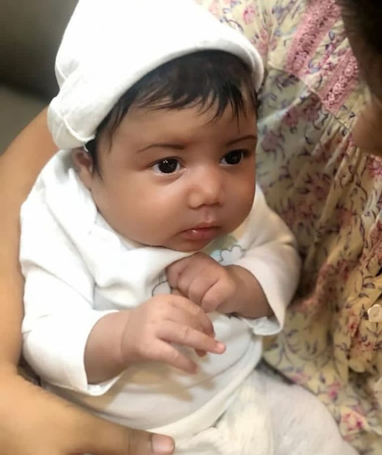 <p>விஜய் தொலைக்காட்சியில் ஒளிபரப்பான ராஜா ராணி சீரியல் மக்களிடையே மிகப்பெரிய வரவேற்பை பெற்றது. இந்த தொடரில் செண்பா என்ற கதாபாத்திரத்தில் ஆல்யா மானசாவும், கார்த்தி என்ற கதாபாத்திரத்தில் சஞ்சீவ்வும் நடித்திருந்தனர். இந்த சீரியலில் காதலர்களாக நடித்த ஆல்யா மானசா, சஞ்சீவ்விற்கு இடையே நிஜத்திலும் காதல் பற்றிக்கொண்டது. மற்றவர்களை போல் இல்லாமல் இந்த இளம் ஜோடி தங்களது காதலை வெளிப்படையாக ஒப்புக்கொண்டது.</p> <p>விஜய் தொலைக்காட்சியில் ஒளிபரப்பான ராஜா ராணி சீரியல் மக்களிடையே மிகப்பெரிய வரவேற்பை பெற்றது. இந்த தொடரில் செண்பா என்ற கதாபாத்திரத்தில் ஆல்யா மானசாவும், கார்த்தி என்ற கதாபாத்திரத்தில் சஞ்சீவ்வும் நடித்திருந்தனர். இந்த சீரியலில் காதலர்களாக நடித்த ஆல்யா மானசா, சஞ்சீவ்விற்கு இடையே நிஜத்திலும் காதல் பற்றிக்கொண்டது. மற்றவர்களை போல் இல்லாமல் இந்த இளம் ஜோடி தங்களது காதலை வெளிப்படையாக ஒப்புக்கொண்டது.</p>