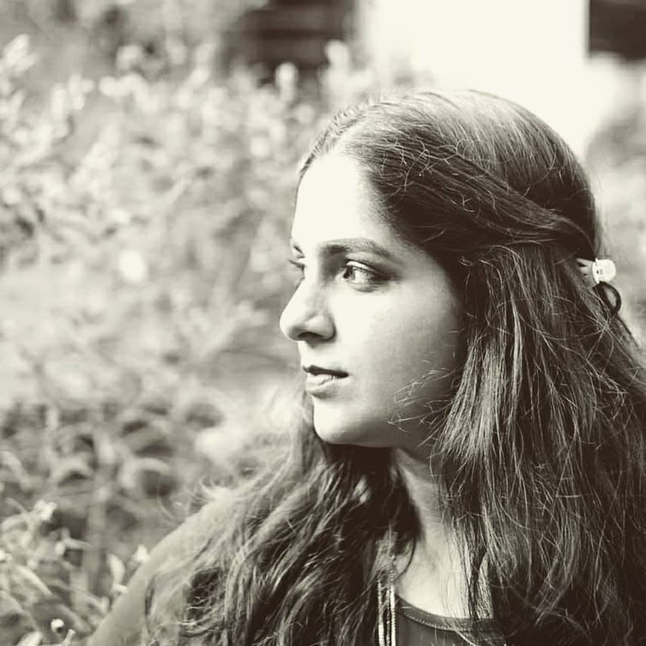 <p style="text align: justify;">సోషల్ మీడియా అభివృద్ది చెందటం వల్ల ఎన్ని లాభాలు జరిగాయో అదే స్థాయిలో నష్టాలు కూడా జరుగుతున్నాయి. ముఖ్యంగా సోషల్ మీడియా వేదికగా ఆకతాయిలు చేస్తున్న కొన్ని కామెంట్స్ సెలబ్రిటీలను ఇబ్బందుల పాలు చేస్తున్నాయి.</p> <p style="text align: justify;">సోషల్ మీడియా అభివృద్ది చెందటం వల్ల ఎన్ని లాభాలు జరిగాయో అదే స్థాయిలో నష్టాలు కూడా జరుగుతున్నాయి. ముఖ్యంగా సోషల్ మీడియా వేదికగా ఆకతాయిలు చేస్తున్న కొన్ని కామెంట్స్ సెలబ్రిటీలను ఇబ్బందుల పాలు చేస్తున్నాయి.</p>