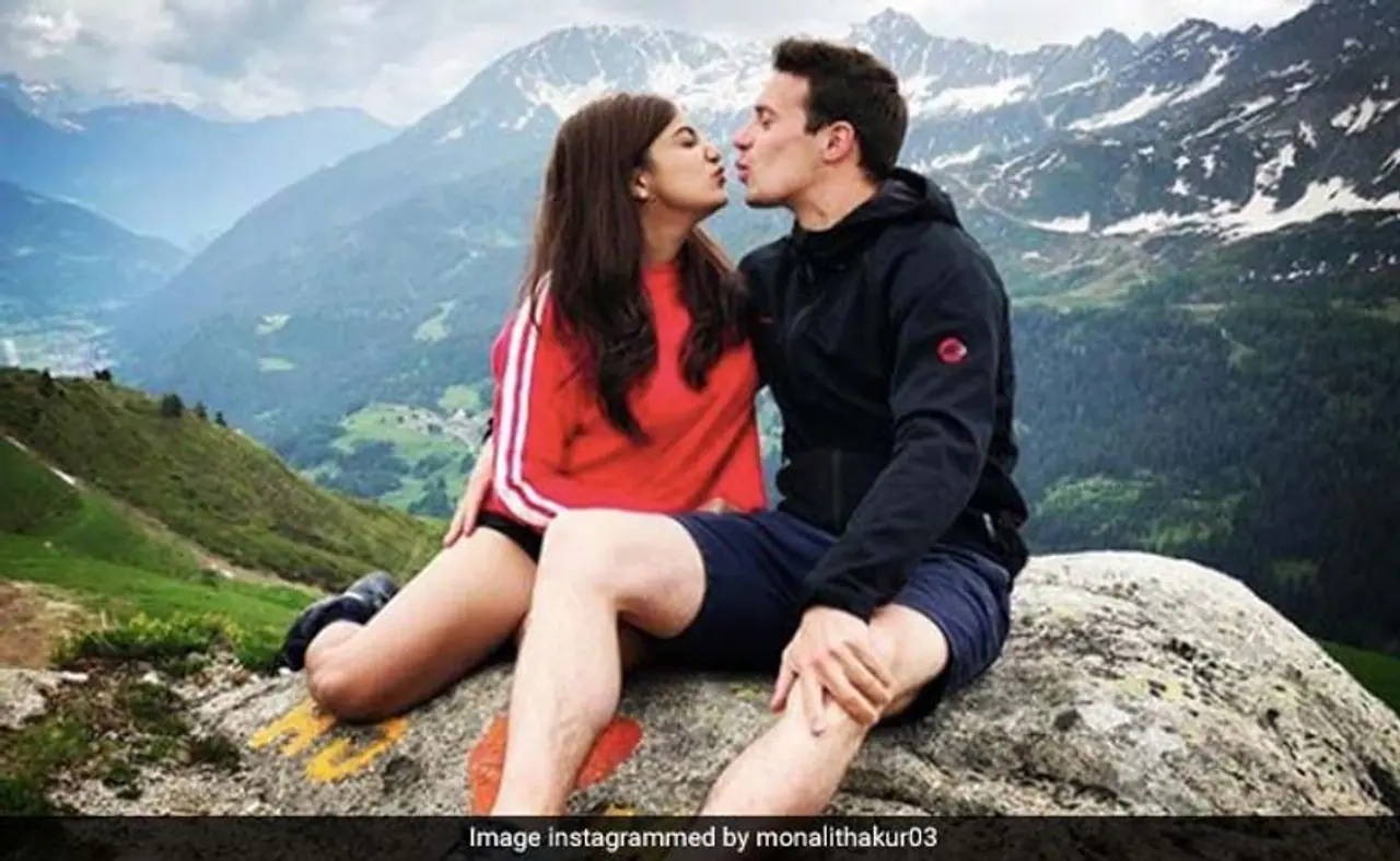 <p>In a sweet surprise, singer Monali Thakur revealed that she has been married for the past three years to a Switzerland based restaurateur Maik Richte.</p> <p>In a sweet surprise, singer Monali Thakur revealed that she has been married for the past three years to a Switzerland based restaurateur Maik Richte.</p>