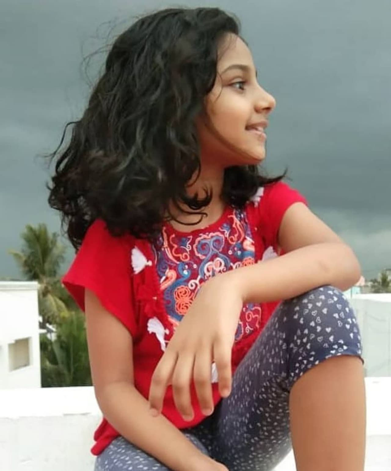 <p>நடிகை நயன்தாரா, இயக்குனர் அஜய் ஞானமுத்து முத்து இயக்கத்தில் கடந்த 2018 ஆம் ஆண்டு நடித்து வெளியான, 'இமைக்கா நொடிகள்' படத்தில், நயனுக்கு மகளாக நடித்து... முதல் படத்திலேயே ரசிகர்கள் மனதை கவர்ந்தவர் குழந்தை நட்சத்திரமும் பிரபல காமெடி நடிகர், கொட்டாச்சியில் மகளுமான பேபி மானஸ்வி .</p> <p>நடிகை நயன்தாரா, இயக்குனர் அஜய் ஞானமுத்து முத்து இயக்கத்தில் கடந்த 2018 ஆம் ஆண்டு நடித்து வெளியான, 'இமைக்கா நொடிகள்' படத்தில், நயனுக்கு மகளாக நடித்து... முதல் படத்திலேயே ரசிகர்கள் மனதை கவர்ந்தவர் குழந்தை நட்சத்திரமும் பிரபல காமெடி நடிகர், கொட்டாச்சியில் மகளுமான பேபி மானஸ்வி .</p>