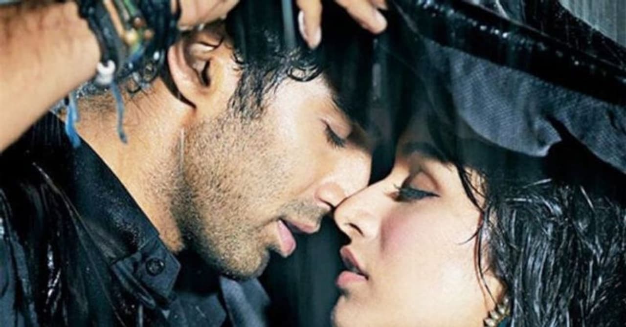 <p>రొమాంటిక్ మ్యూజికల్ బ్లాక్ బస్టర్ మూవీ ఆషీఖీ 2 సినిమా కోసం ముందుగా సుశాంత్ సింగ్ రాజ్పుత్ను ఆడిషన్ చేశారు. అంతా ఓకె అనుకున్న సమయంలో చివరి నిమిషంలో ఆదిత్య రాయ్ కపూర్ను హీరోగా ఫైనల్ చేశారు.</p> <p>రొమాంటిక్ మ్యూజికల్ బ్లాక్ బస్టర్ మూవీ ఆషీఖీ 2 సినిమా కోసం ముందుగా సుశాంత్ సింగ్ రాజ్పుత్ను ఆడిషన్ చేశారు. అంతా ఓకె అనుకున్న సమయంలో చివరి నిమిషంలో ఆదిత్య రాయ్ కపూర్ను హీరోగా ఫైనల్ చేశారు.</p>