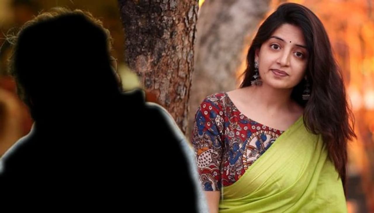 <p style="text align: justify;">తనతో రిలేషన్ మెయిన్టైన్ చేసిన దర్శకుడు తను డిప్రెషన్లో ఉన్నప్పుడు ఎలా స్పదించాడో వివరించింది పూనమ్. అంతేకాదు ఆ దర్శకుడు ఎవరో హింట్ కూడా ఇచ్చింది. గతంలో పూనమ్ పలు వ్యాఖ్యలు చేసిన సందర్భంలో ఆమె త్రివిక్రమ్ శ్రీనివాస్, పవన్ కళ్యాణ్లను ఉద్దేశించే ఈ వ్యాఖ్యలు చేసిందన్న టాక్ వినిపించింది. తాజాగా మరోసారి పూనమ్ చేసిన కామెంట్స్ వైరల్ అవుతున్నాయి.</p> <p style="text align: justify;">తనతో రిలేషన్ మెయిన్టైన్ చేసిన దర్శకుడు తను డిప్రెషన్లో ఉన్నప్పుడు ఎలా స్పదించాడో వివరించింది పూనమ్. అంతేకాదు ఆ దర్శకుడు ఎవరో హింట్ కూడా ఇచ్చింది. గతంలో పూనమ్ పలు వ్యాఖ్యలు చేసిన సందర్భంలో ఆమె త్రివిక్రమ్ శ్రీనివాస్, పవన్ కళ్యాణ్లను ఉద్దేశించే ఈ వ్యాఖ్యలు చేసిందన్న టాక్ వినిపించింది. తాజాగా మరోసారి పూనమ్ చేసిన కామెంట్స్ వైరల్ అవుతున్నాయి.</p>