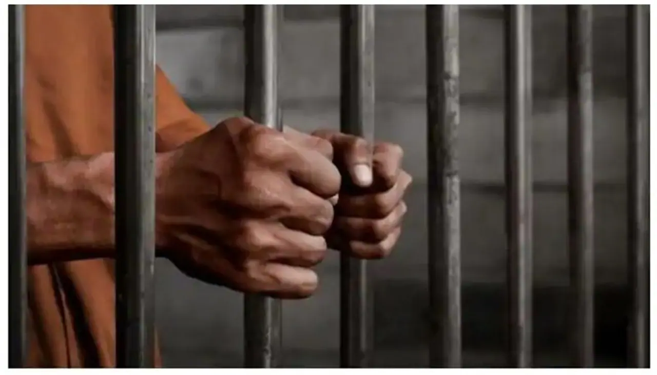 <p><br />Prisoners undergoing treatment for coronavirus have gone missing from the prison ward of the state run Gandhi Hospital in Telangana.</p> <p><br />Prisoners undergoing treatment for coronavirus have gone missing from the prison ward of the state run Gandhi Hospital in Telangana.</p>