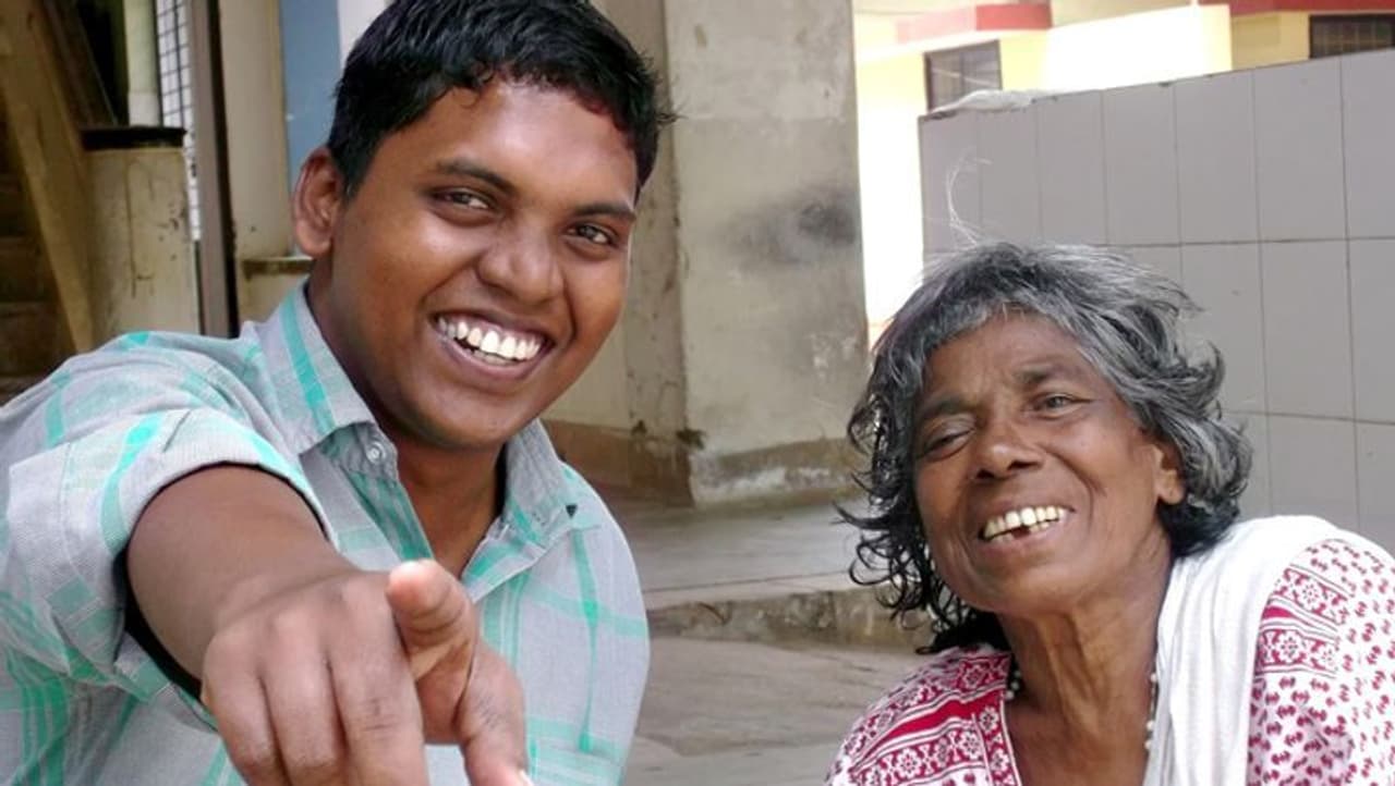 <p>ಒಂದು ದಿನ ಇದ್ದಕ್ಕಿದ್ದಂತೆ ಭಿಕ್ಷೆ ಬೇಡುತ್ತಿದ್ದ ಮುರುಗನ್ನನ್ನು ಪೊಲೀಸರು ನೋಡಿದರು. ಕೂಡಲೇ ಆತನನ್ನು ಅನಾಥಾಶ್ರಮವೊಂದಕ್ಕೆ ಸೇರಿಸಿದ್ದಾರೆ. ಇಲ್ಲಿ ಅನೇಕ ವರ್ಷ ಆತನನ್ನು ಸಿಸ್ಟರ್ಗಳು ನೋಡಿಕೊಂಡರು. ಕೆಲ ಸಮಯದ ಬಳಿಕ ಆತ ಚೈಲ್ಡ್ಲೈನ್ನಲ್ಲಿ ಕೆಲಸ ಮಾಡಲಾರಮಭಿಸಿದ. ಇಲ್ಲಿ ಏಳು ವರ್ಷ ದುಡಿದ ಆತ ಕೊಂಚ ಹಣ ಉಳಿಸಿಕೊಂಡಿದ್ದ. ಇದರಿಂದ ಒಂದು ಆಟೋ ರಿಕ್ಷಾ ಖರೀದಿಸಿದ.</p> <p>ಒಂದು ದಿನ ಇದ್ದಕ್ಕಿದ್ದಂತೆ ಭಿಕ್ಷೆ ಬೇಡುತ್ತಿದ್ದ ಮುರುಗನ್ನನ್ನು ಪೊಲೀಸರು ನೋಡಿದರು. ಕೂಡಲೇ ಆತನನ್ನು ಅನಾಥಾಶ್ರಮವೊಂದಕ್ಕೆ ಸೇರಿಸಿದ್ದಾರೆ. ಇಲ್ಲಿ ಅನೇಕ ವರ್ಷ ಆತನನ್ನು ಸಿಸ್ಟರ್ಗಳು ನೋಡಿಕೊಂಡರು. ಕೆಲ ಸಮಯದ ಬಳಿಕ ಆತ ಚೈಲ್ಡ್ಲೈನ್ನಲ್ಲಿ ಕೆಲಸ ಮಾಡಲಾರಮಭಿಸಿದ. ಇಲ್ಲಿ ಏಳು ವರ್ಷ ದುಡಿದ ಆತ ಕೊಂಚ ಹಣ ಉಳಿಸಿಕೊಂಡಿದ್ದ. ಇದರಿಂದ ಒಂದು ಆಟೋ ರಿಕ್ಷಾ ಖರೀದಿಸಿದ.</p>