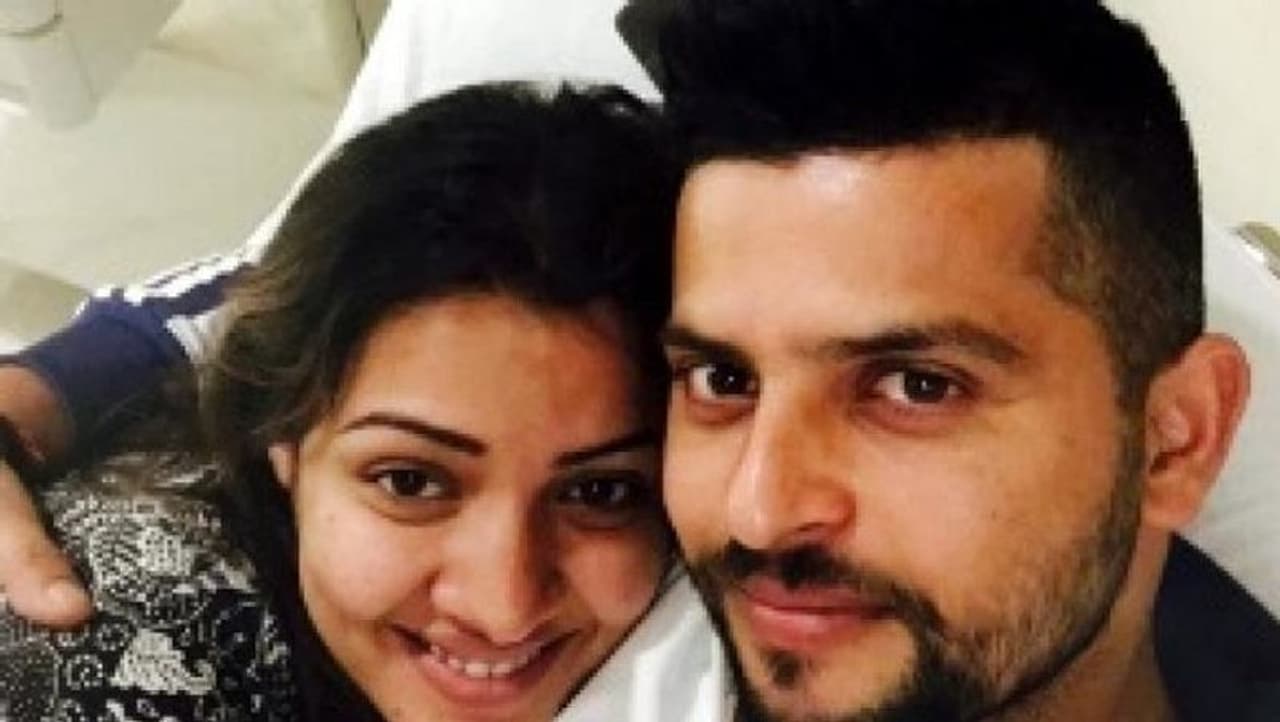 <p>ತಮ್ಮ ಕೋಚ್ ಮಗಳನ್ನೇ ಪ್ರೀತಿಸಿ ಮದುವೆಯಾಗಿರುವ ಕ್ರಿಕೆಟಿಗ ಸುರೇಶ್ ರೈನಾ.</p> <p>ತಮ್ಮ ಕೋಚ್ ಮಗಳನ್ನೇ ಪ್ರೀತಿಸಿ ಮದುವೆಯಾಗಿರುವ ಕ್ರಿಕೆಟಿಗ ಸುರೇಶ್ ರೈನಾ.</p>