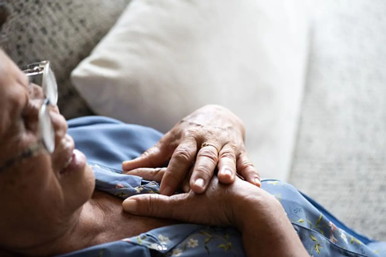 <p>&nbsp;ಕಾಡು ಜನರ ಹಾಗೆ ಬದುಕೋದು ನಮ್ಮಿಂದ ಸಾಧ್ಯವಿಲ್ಲ. ಆದರೆ ಖುಷಿಯಿಂದ ಬದುಕೋದು ಸಾಧ್ಯವಿದೆ. ಸಂತೋಷದಿಂದ ಬದುಕಿದಷ್ಟೂರೋಗ ನಿಮ್ಮಿಂದ ದೂರ ಹೋಗುತ್ತದೆ ಅನ್ನೋದು ಬಹುಮುಖ್ಯ ಸತ್ಯ. ಹಾರ್ಟ್‌ ಅಟ್ಯಾಕ್‌ನಂಥಾ ಸಮಸ್ಯೆಗಳು ಹತ್ತಿರವೂ ಸುಳಿಯಲ್ಲ.</p>