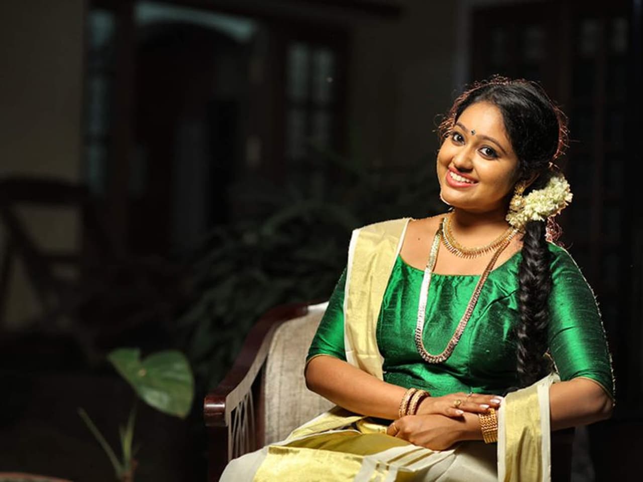 <p>விஜய் டிவியில் ஒளிபரப்பான, 'அவளும் நானும்' சீரியல் மூலம் தமிழ் ரசிகர்கள் மத்தியில் மிகவும் பிரபலமானவர், நடிகை மேக்னா வின்செண்ட். தமிழில் பிரபு சாலமன் இயக்கிய கயல் படத்தில் நடித்துள்ளார். மலையாள நடிகையான மேக்னா, மாடலாகவும் பிரபலமானவர். அதே போல் மலையாலயாளத்திலும் பல படங்களில் நடித்துள்ளார்.மேலும் தெய்வம் தந்த வீடு, பொன்மகள் வந்தாள் ஆகிய சீரியல்களிலும் நடித்துள்ளார்.</p> <p>விஜய் டிவியில் ஒளிபரப்பான, 'அவளும் நானும்' சீரியல் மூலம் தமிழ் ரசிகர்கள் மத்தியில் மிகவும் பிரபலமானவர், நடிகை மேக்னா வின்செண்ட். தமிழில் பிரபு சாலமன் இயக்கிய கயல் படத்தில் நடித்துள்ளார். மலையாள நடிகையான மேக்னா, மாடலாகவும் பிரபலமானவர். அதே போல் மலையாலயாளத்திலும் பல படங்களில் நடித்துள்ளார்.மேலும் தெய்வம் தந்த வீடு, பொன்மகள் வந்தாள் ஆகிய சீரியல்களிலும் நடித்துள்ளார்.</p>