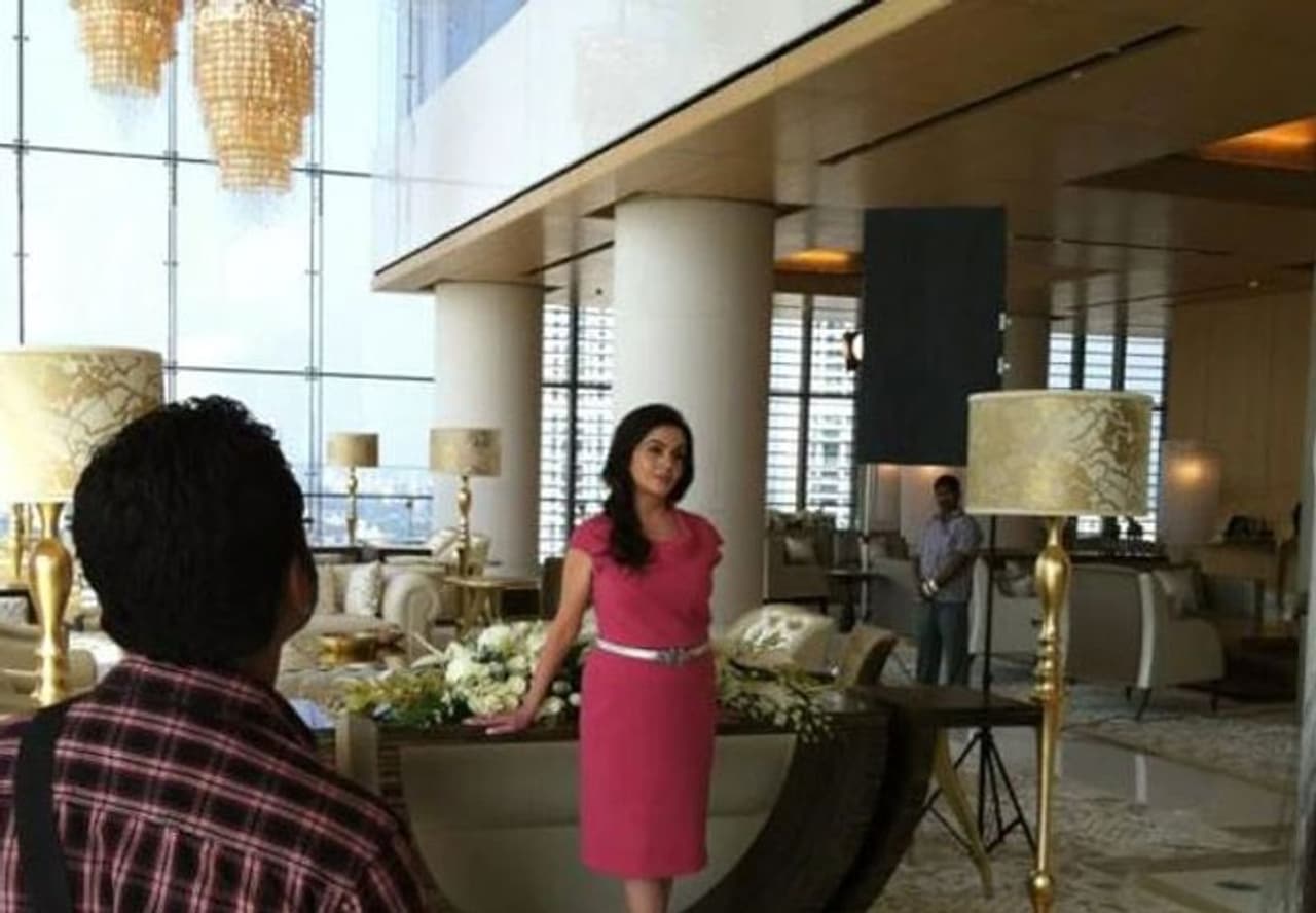 <p>நம்மை வரவேற்கும் விதமாக, நீத்தா அம்மணி பிரமாண்ட ஹாலில் நிற்கிறார் வாங்க உள்ளே செல்வோம்.</p> <p>நம்மை வரவேற்கும் விதமாக, நீத்தா அம்மணி பிரமாண்ட ஹாலில் நிற்கிறார் வாங்க உள்ளே செல்வோம்.</p>