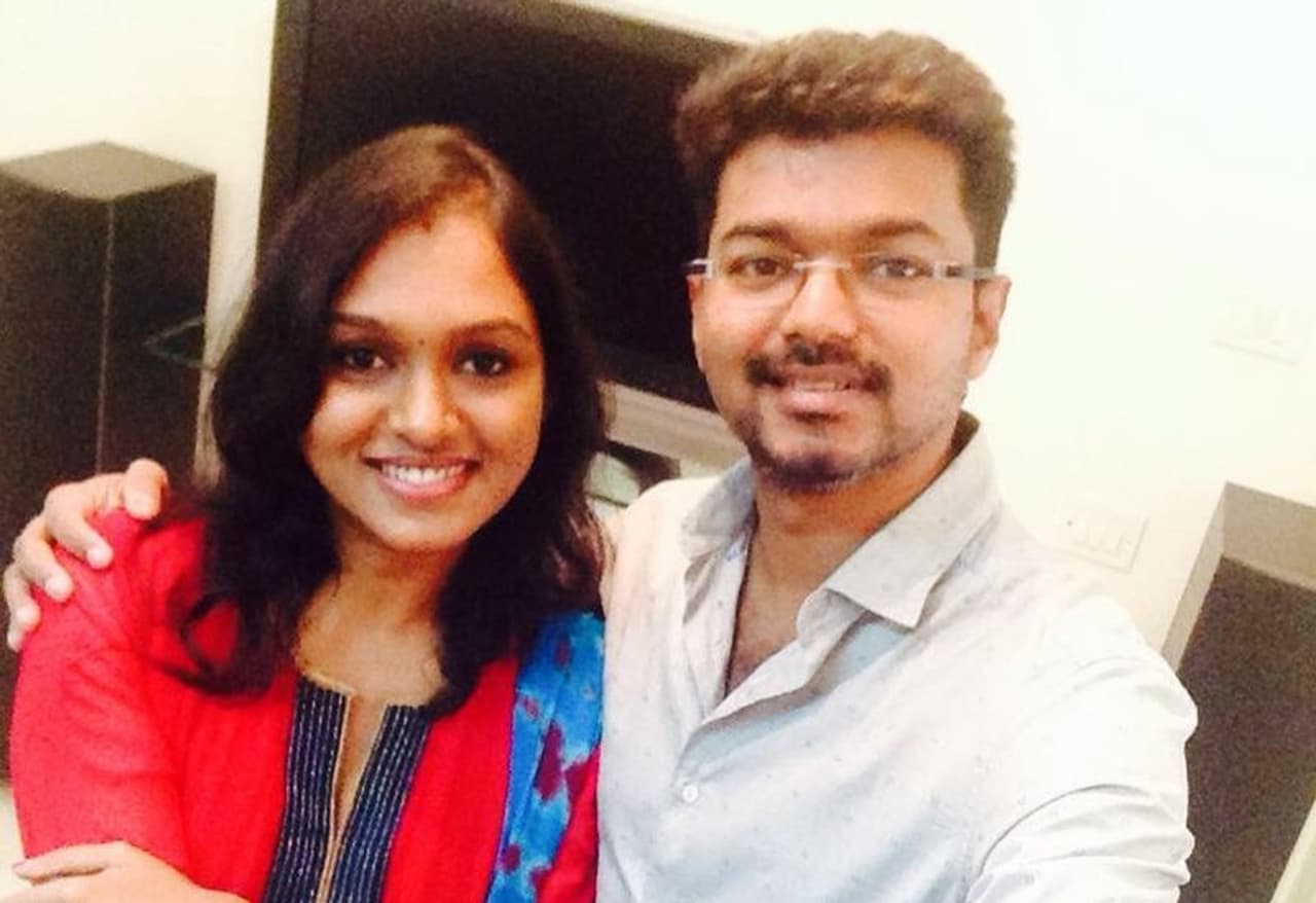 <p><strong>தன்னுடைய முறை மாமா என்கிற உரிமையில் என்ன நெருக்கமா, தளபதி விஜய்யுடன் போஸ் கொடுக்குறாங்க பல்லவி </strong></p> <p><strong>தன்னுடைய முறை மாமா என்கிற உரிமையில் என்ன நெருக்கமா, தளபதி விஜய்யுடன் போஸ் கொடுக்குறாங்க பல்லவி </strong></p>