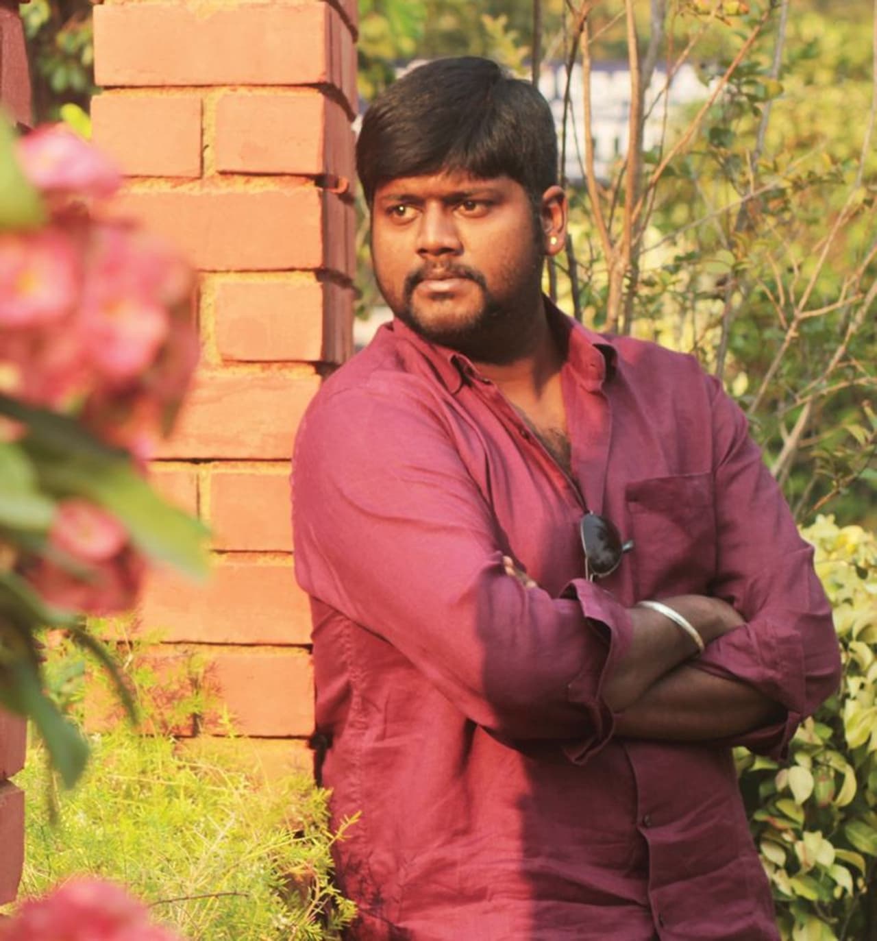 <p>ராஜேஷ் இயக்கத்தில் 2010ம் ஆண்டு வெளியான பாஸ் என்கிற பாஸ்கரன் படத்தில் மொட்டை ராஜேந்திரனின் மக்கு பிள்ளையாக நடித்து ரசிகர்களின் மனம் கவர்ந்தார் அஸ்வின்.</p> <p>ராஜேஷ் இயக்கத்தில் 2010ம் ஆண்டு வெளியான பாஸ் என்கிற பாஸ்கரன் படத்தில் மொட்டை ராஜேந்திரனின் மக்கு பிள்ளையாக நடித்து ரசிகர்களின் மனம் கவர்ந்தார் அஸ்வின்.</p>