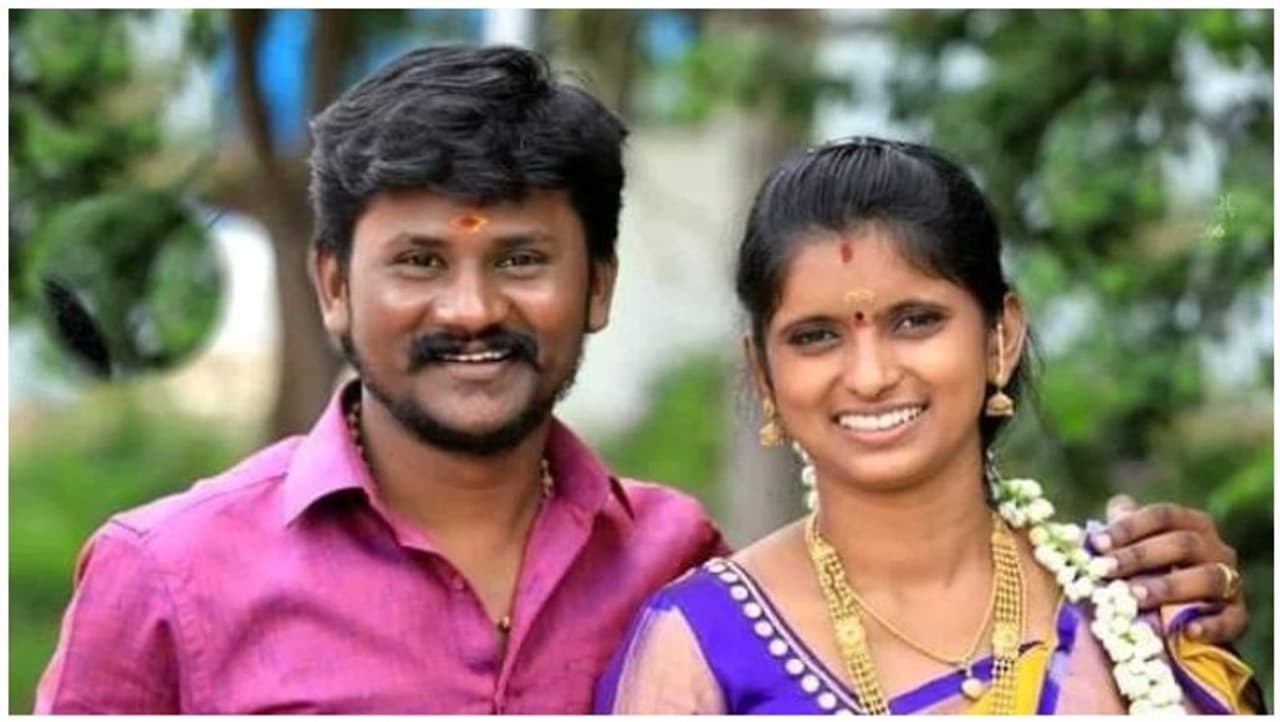 <p>செந்தில் கணேஷ் ராஜலட்சுமியை போல் நாட்டுப்புற பாடகி மதுர மல்லி என்பவர், பல்வேறு பாடல்களை பாடியுள்ளார். இவர் "மாமான்னு கூப்பிடத்தான் மனசு சொல்லுது" என்ற பாடலை பாடி அதன் வீடியோவை கடந்த 2 ஆண்டுகளுக்கு முன்பே யூடியூபில் வெளியிட அது இரண்டு கோடிக்கும் மேற்பட்ட ரசிகர்களால் பார்க்கப்பட்டுள்ளது.</p> <p>செந்தில் கணேஷ் ராஜலட்சுமியை போல் நாட்டுப்புற பாடகி மதுர மல்லி என்பவர், பல்வேறு பாடல்களை பாடியுள்ளார். இவர் "மாமான்னு கூப்பிடத்தான் மனசு சொல்லுது" என்ற பாடலை பாடி அதன் வீடியோவை கடந்த 2 ஆண்டுகளுக்கு முன்பே யூடியூபில் வெளியிட அது இரண்டு கோடிக்கும் மேற்பட்ட ரசிகர்களால் பார்க்கப்பட்டுள்ளது.</p>