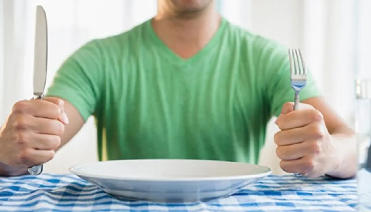 <p>ತ್ರಿಫಲಾ ಪುಡಿಯು ಅನೇಕ ಗೃಹ ಬಳಕೆಯ ವಿಧಾನಗಳಿಗೆ ಒಂದು ಉತ್ತಮ ಪರಿಹಾರ. ಮಲಬದ್ಧತೆ ಸಮಸ್ಯೆಯಲ್ಲಿ ಇದನ್ನು ಹೆಚ್ಚಾಗಿ ಬಳಸುತ್ತಾರೆ. ಸರಿಯಾದ ಸಮಯದಲ್ಲಿ ಹೆಚ್ಚು ಹಸಿವಿಲ್ಲದಿದ್ದರೆ, ತ್ರಿಫಲಾ ಪುಡಿಯನ್ನು ನೀವು ಸೇವಿಸಬಹುದು. </p> <p>ತ್ರಿಫಲಾ ಪುಡಿಯು ಅನೇಕ ಗೃಹ ಬಳಕೆಯ ವಿಧಾನಗಳಿಗೆ ಒಂದು ಉತ್ತಮ ಪರಿಹಾರ. ಮಲಬದ್ಧತೆ ಸಮಸ್ಯೆಯಲ್ಲಿ ಇದನ್ನು ಹೆಚ್ಚಾಗಿ ಬಳಸುತ್ತಾರೆ. ಸರಿಯಾದ ಸಮಯದಲ್ಲಿ ಹೆಚ್ಚು ಹಸಿವಿಲ್ಲದಿದ್ದರೆ, ತ್ರಿಫಲಾ ಪುಡಿಯನ್ನು ನೀವು ಸೇವಿಸಬಹುದು. </p>