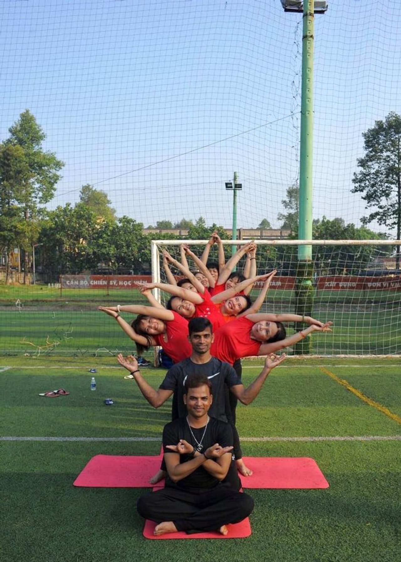 <p>ಇಂತಹ ಅಪೂರ್ವ ಸಾಧನೆ ಮಾಡಿದ ಧಾರವಾಡ ಜಿಲ್ಲೆಯ ಕುಂದಗೋಳ ತಾಲೂಕಿನ ಯುವಕರು </p> <p>ಇಂತಹ ಅಪೂರ್ವ ಸಾಧನೆ ಮಾಡಿದ ಧಾರವಾಡ ಜಿಲ್ಲೆಯ ಕುಂದಗೋಳ ತಾಲೂಕಿನ ಯುವಕರು </p>