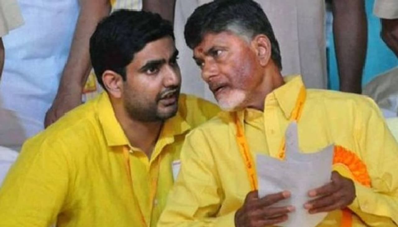 <p style="text align: justify;">ఆంధ్రప్రదేశ్ లో రోజురోజుకి టీడీపీ పరిస్థితి మరింత దయనీయంగా మారుతోంది. క్యాడర్ లో నైరాశ్యం అలుముకుంది. చంద్రబాబు, లోకేష్ లు ఇద్దరు హైదరాబాద్ లోనే ఉంటున్నారు. కరోనా కష్టకాలంతోపాటుగా, దూకుడు మీదున్న వైసీపీ జూలు విదిలిస్తున్న వేళ.... టీడీపీ క్యాడర్ బాగా నీరసించిపోయారు. </p> <p style="text align: justify;">ఆంధ్రప్రదేశ్ లో రోజురోజుకి టీడీపీ పరిస్థితి మరింత దయనీయంగా మారుతోంది. క్యాడర్ లో నైరాశ్యం అలుముకుంది. చంద్రబాబు, లోకేష్ లు ఇద్దరు హైదరాబాద్ లోనే ఉంటున్నారు. కరోనా కష్టకాలంతోపాటుగా, దూకుడు మీదున్న వైసీపీ జూలు విదిలిస్తున్న వేళ.... టీడీపీ క్యాడర్ బాగా నీరసించిపోయారు. </p>