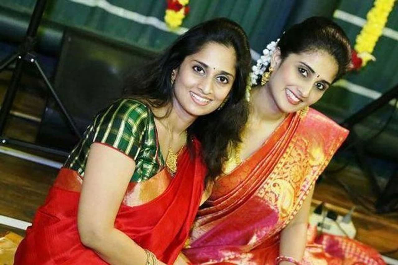 <p>ஷாலினி மற்றும் ஷாம்லி இருவரும் சிறுவயதில் இருந்து நடித்து கொண்டு இருக்கிறார்கள் ஷாலினி அஜித் உடன் சேர்ந்து அமர்க்களம் படம் பணியாற்றிருப்பார்கள் அதனை தொடர்ந்து ஷாம்லி கண்டு கொண்டேன் படத்தில் ஒரு வேடத்தில் வருவாங்க ஷாம்லி </p> <p>ஷாலினி மற்றும் ஷாம்லி இருவரும் சிறுவயதில் இருந்து நடித்து கொண்டு இருக்கிறார்கள் ஷாலினி அஜித் உடன் சேர்ந்து அமர்க்களம் படம் பணியாற்றிருப்பார்கள் அதனை தொடர்ந்து ஷாம்லி கண்டு கொண்டேன் படத்தில் ஒரு வேடத்தில் வருவாங்க ஷாம்லி </p>