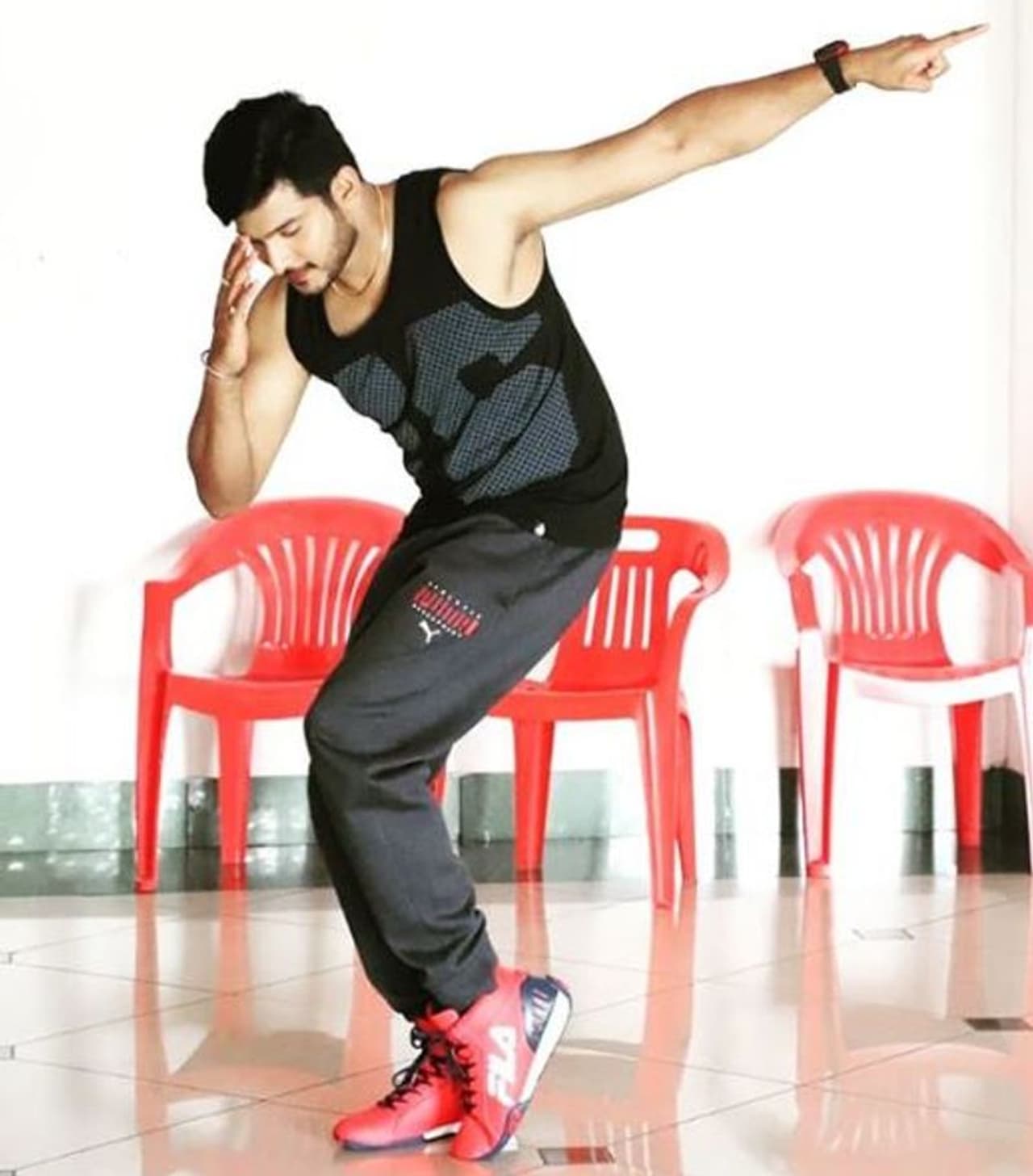 <p>ಪ್ರೀಮಿಯರ್‌ ಪದ್ಮಿನಿ ಚಿತ್ರದ ನಟ ಪ್ರಮೋದ್‌ ಈಗ ಇಂಗ್ಲಿಷ್‌ ಮಂಜ ಚಿತ್ರದಲ್ಲಿ ಅಭಿನಯಿಸುತ್ತಿದ್ದಾರೆ.</p>