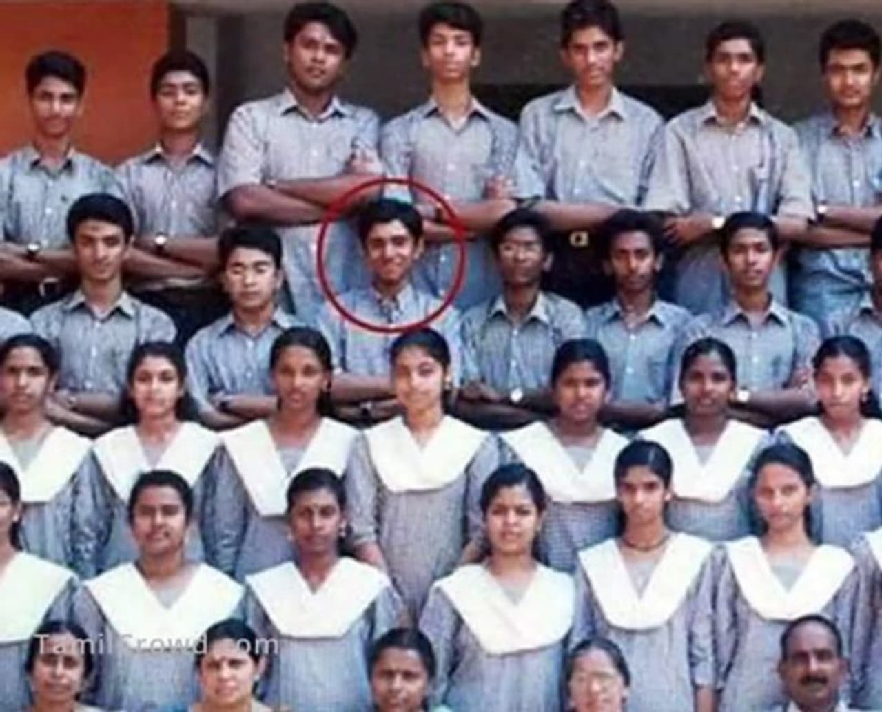 <p>இந்த புகைப்படத்தில் இருப்பது யாருனு தெரியுமா நிவின் பால் பள்ளிக்கூடம் படிக்கும் பொழுது எடுக்க பட்ட அரிய புகைப்படம் </p> <p>இந்த புகைப்படத்தில் இருப்பது யாருனு தெரியுமா நிவின் பால் பள்ளிக்கூடம் படிக்கும் பொழுது எடுக்க பட்ட அரிய புகைப்படம் </p>