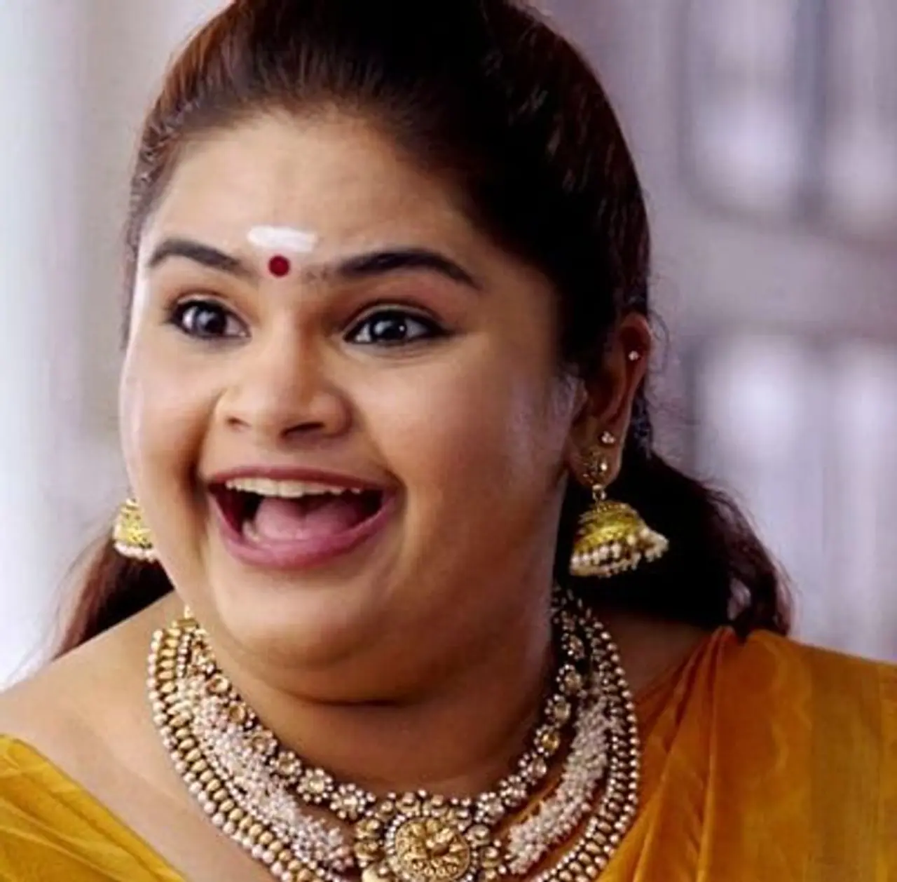 <p>ಗೌತಮ್ ಮೆನನ್ ನಿರ್ದೇಶನದ 'ನೀಥೇನ್ ಎನ್ ಪೊನ್ ವಸಂತಂ' ಚಿತ್ರದ ಮೂಲಕ &nbsp;ತಮಿಳು ಚಿತ್ರರಂಗಕ್ಕೆ ಪಾದಾರ್ಪಣೆ ಮಾಡಿದ ವಿದ್ಯುಲೇಖಾ&nbsp;ರಾಮನ್. ನಟಿ ಸಮಂತಾಗೆ ಸ್ನೇಹಿತೆಯಾಗಿ ಕಾಣಿಸಿಕೊಂಡಿದ್ದರು.</p>