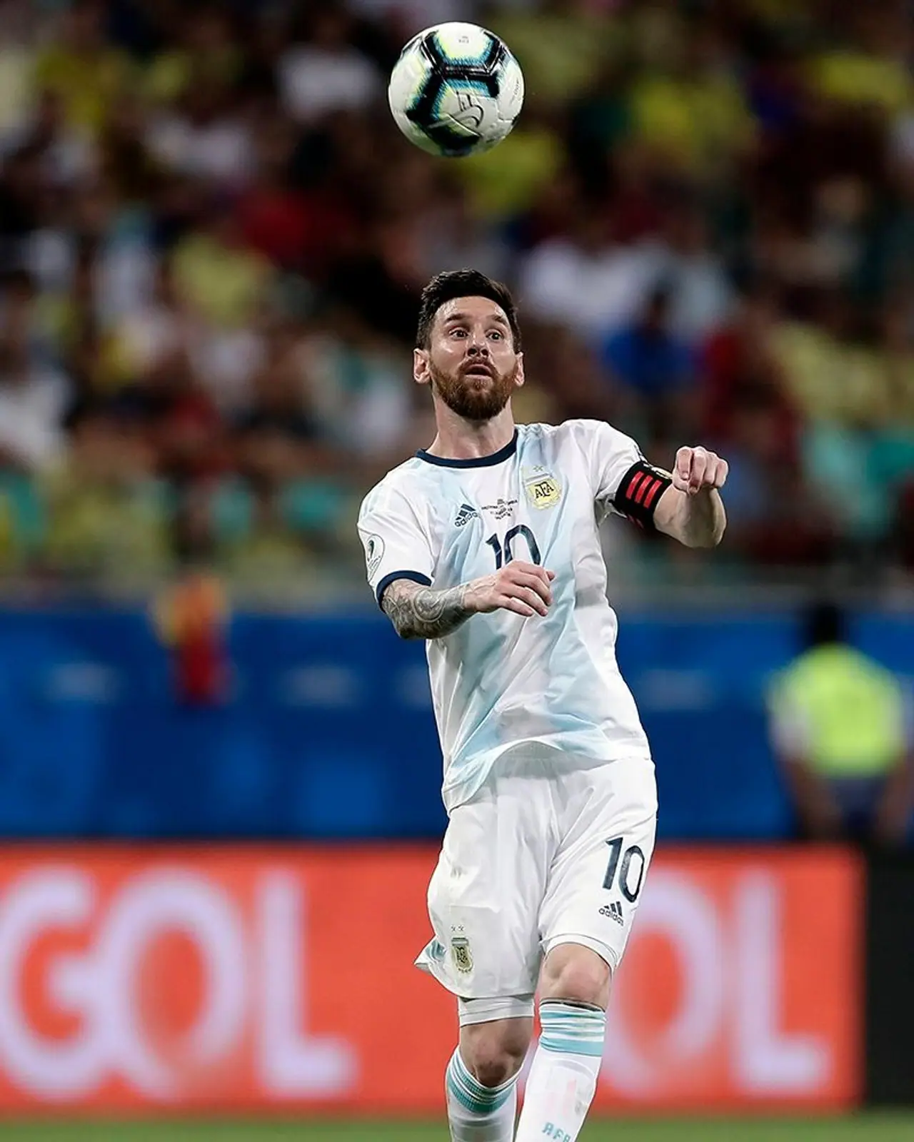 <p><strong>ഇക്വഡോര് അര്ജന്റീന (2017 ലോകകപ്പ് യോഗ്യത)</strong></p><p>റഷ്യന് ലോകകപ്പില് അര്ജന്റിന കളിക്കുമെന്ന് പലരും കരുതിയിരുന്നില്ല. അവസാന മത്സരത്തില് ഇക്വഡറിനെ മറികടന്നാല് മാത്രമെ മെസിയും സംഘവും ലോകകപ്പിനെത്തൂ. എന്നാല് ആരാധകരെ ഞെട്ടിട്ട് ഇക്വഡര് ലീഡ് നേടി. എന്നാല് മെസിയുടെ ഹാട്രിക് ഗോള് പ്രകടനം അര്ജന്റീനയക്ക് റഷ്യയിലേക്കുള്ള വഴിയൊരുക്കി. മെസിയുടെ കരുത്തില് 3 1ന്റെ വിജയമാണ് അര്ജന്റീന സ്വന്തമാക്കിയത്.</p> <p><strong>ഇക്വഡോര് അര്ജന്റീന (2017 ലോകകപ്പ് യോഗ്യത)</strong></p><p>റഷ്യന് ലോകകപ്പില് അര്ജന്റിന കളിക്കുമെന്ന് പലരും കരുതിയിരുന്നില്ല. അവസാന മത്സരത്തില് ഇക്വഡറിനെ മറികടന്നാല് മാത്രമെ മെസിയും സംഘവും ലോകകപ്പിനെത്തൂ. എന്നാല് ആരാധകരെ ഞെട്ടിട്ട് ഇക്വഡര് ലീഡ് നേടി. എന്നാല് മെസിയുടെ ഹാട്രിക് ഗോള് പ്രകടനം അര്ജന്റീനയക്ക് റഷ്യയിലേക്കുള്ള വഴിയൊരുക്കി. മെസിയുടെ കരുത്തില് 3 1ന്റെ വിജയമാണ് അര്ജന്റീന സ്വന്തമാക്കിയത്.</p>