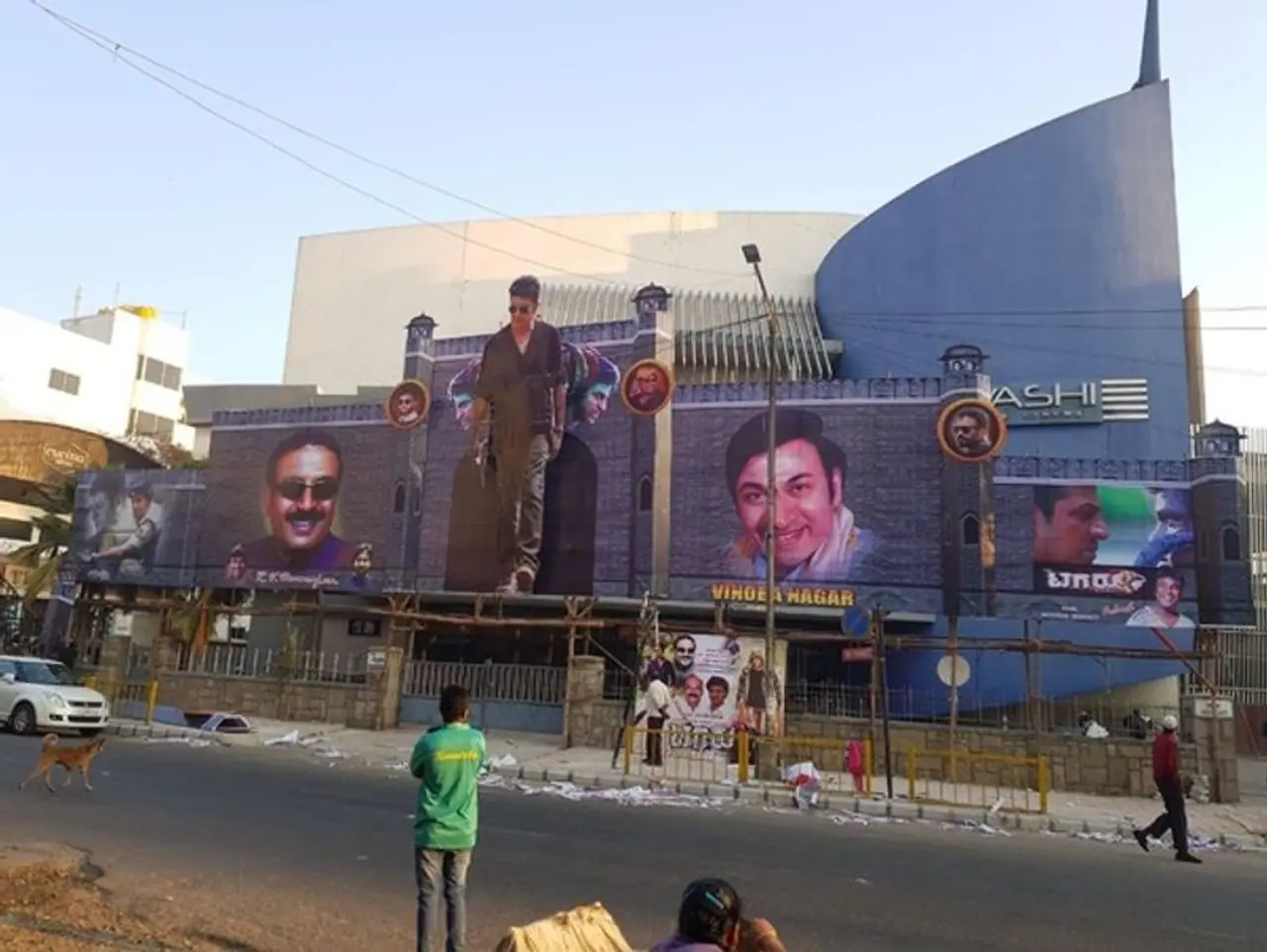 <p>ಸಿನಿಮಾ ಈ ಒಂದು ಪದ ನಮ್ಮೆಲ್ಲರ ಬದುಕಿನ ಭಾಗವಾಗಿದೆ ಎಂದರೆ ತಪ್ಪಲ್ಲ.ಕೆಲವೊಮ್ಮೆ ಮನುಷ್ಯನ ಆಯಾಸ,ಬೇಸರ,ಸಂತೋಷ ಎಲ್ಲದಕ್ಕೂ ಒಂದಲ್ಲ ಒಂದು ರೀತಿ ಕಾರಣವಾಗಿರುತ್ತದೆ ಸಿನಿಮಾ.</p><p>&nbsp;</p>