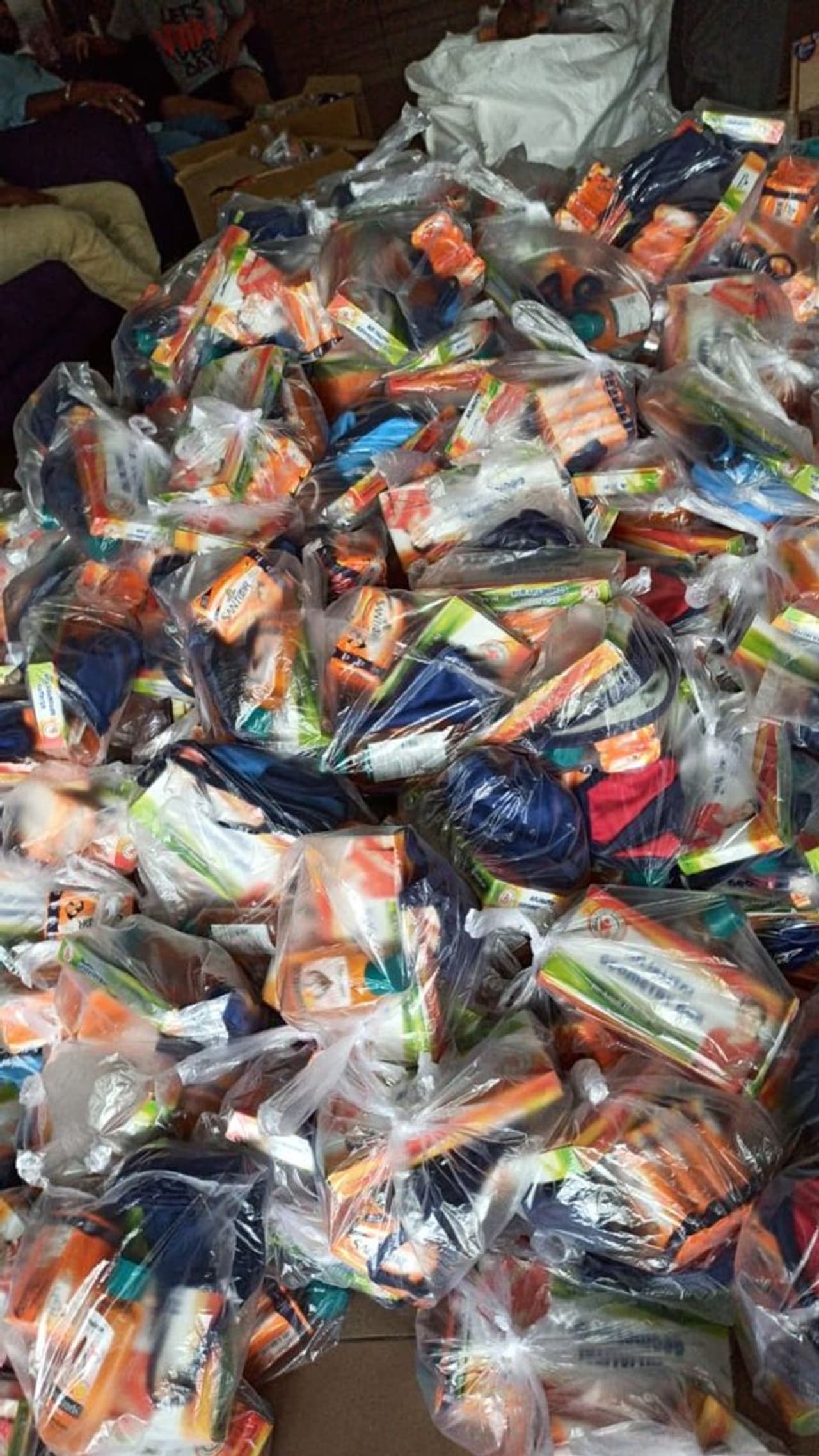 <p>ತಮ್ಮ &nbsp;ಕ್ಷೇತ್ರದ ಎಸ್‌ಎಸ್‌ಎಲ್‌ಸಿ ವಿದ್ಯಾರ್ಥಿಗಳಿಗೆ ಉಚಿತ ಸಾಮಗ್ರಿ ನೀಡಲು ಮುಂದಾದ ಅಂಜಲಿ ನಿಂಬಾಳ್ಕರ್&nbsp;</p>