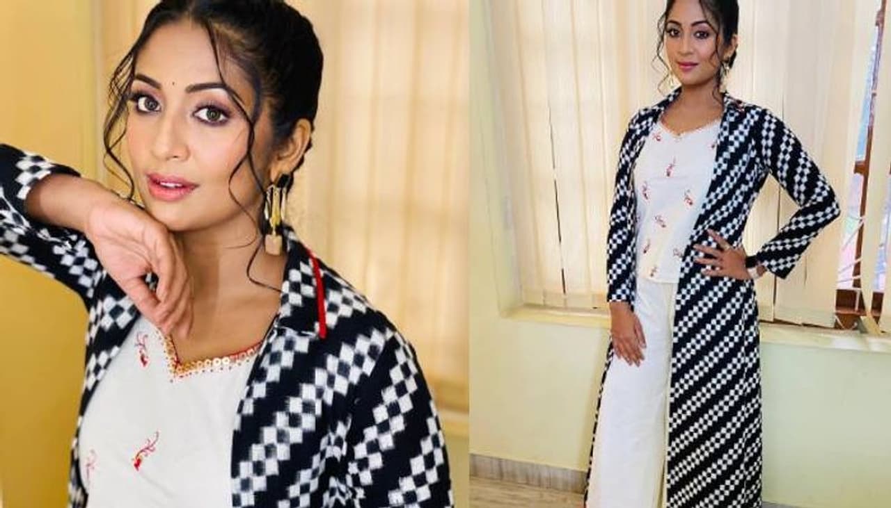 <p>നവ്യ തന്നെയാണ് തന്റെ ഇന്സ്റ്റഗ്രാമിലൂടെ പുത്തൻ മേക്കോവർ ചിത്രങ്ങൾ ആരാധകര്ക്കായി പങ്കുവച്ചത്. </p> <p>നവ്യ തന്നെയാണ് തന്റെ ഇന്സ്റ്റഗ്രാമിലൂടെ പുത്തൻ മേക്കോവർ ചിത്രങ്ങൾ ആരാധകര്ക്കായി പങ്കുവച്ചത്. </p>