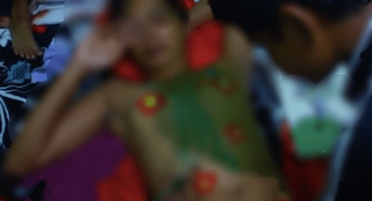 <p>ಎಲ್ಲರೂ ಮಕ್ಕಳಿಗೆ ಚಿತ್ರ ಮಾಡಲು ಕ್ಯಾನ್ವಾಸ್ ಕೊಟ್ಟರೆ, ರೆಹಾನಾ ಮಾತ್ರ ತನ್ನ ಅರೆ ನಗ್ನ ದೇಹವನ್ನೇ ಅಪ್ರಾಪ್ತ ಮಕ್ಕಳ ಮುಂದೆ ಕ್ಯಾನ್ವಾಸ್ನಂತೆ ತೆರೆದಿಟ್ಟಿದ್ದಾಳೆ.</p> <p>ಎಲ್ಲರೂ ಮಕ್ಕಳಿಗೆ ಚಿತ್ರ ಮಾಡಲು ಕ್ಯಾನ್ವಾಸ್ ಕೊಟ್ಟರೆ, ರೆಹಾನಾ ಮಾತ್ರ ತನ್ನ ಅರೆ ನಗ್ನ ದೇಹವನ್ನೇ ಅಪ್ರಾಪ್ತ ಮಕ್ಕಳ ಮುಂದೆ ಕ್ಯಾನ್ವಾಸ್ನಂತೆ ತೆರೆದಿಟ್ಟಿದ್ದಾಳೆ.</p>