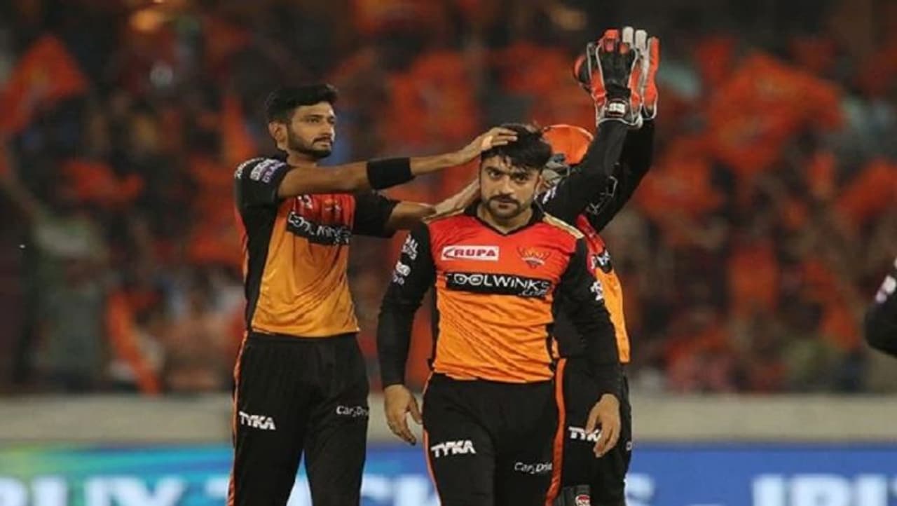 <p>ಹೈದರಾಬಾದ್ ಮೂಲದ ಫ್ರಾಂಚೈಸಿ ರಶೀದ್ ಖಾನ್ ಅವರನ್ನು ಖರೀಸಿದ್ದು ಹೇಗೆ ಎನ್ನುವ ಗುಟ್ಟನ್ನು ಬಿಚ್ಚಿಟ್ಟ ಶ್ರೀನಿವಾಸ್ ಚಂದ್ರಶೇಖರನ್</p>