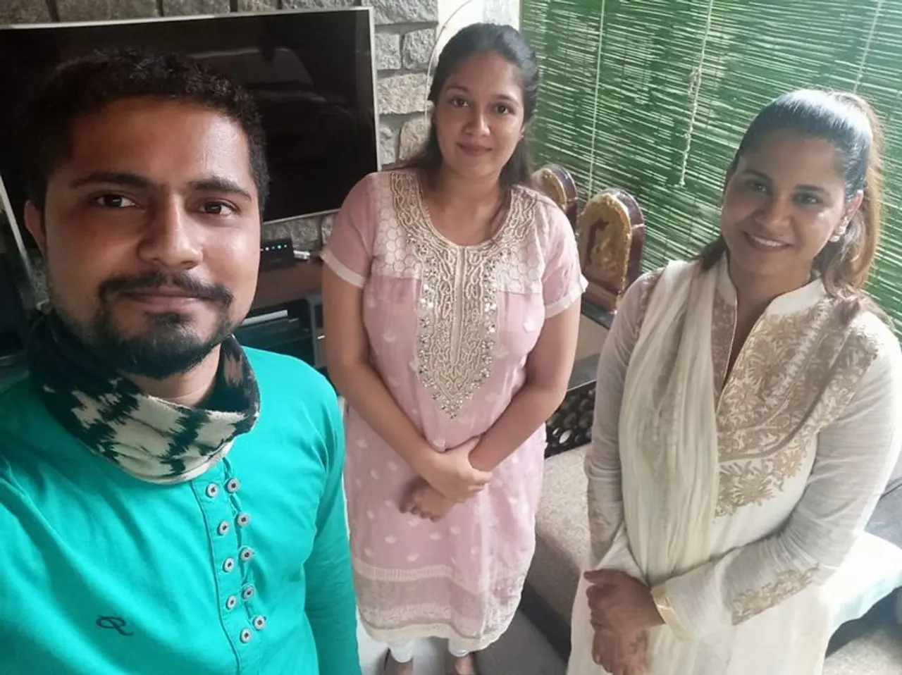 <p>ಜಯನಗರದ ಮೇಘನಾ ರಾಜ್ ತವರು ಮನೆಯಲ್ಲಿ ಮೇಘನಾ ರಾಜ್ ಭೇಟಿ ಮಾಡಿ ಸಾಂತ್ವನ ಹೇಳಿದ ಪ್ರಥಮ್ ಮತ್ತು ಸ್ಮಿತಾ.</p> <p>ಜಯನಗರದ ಮೇಘನಾ ರಾಜ್ ತವರು ಮನೆಯಲ್ಲಿ ಮೇಘನಾ ರಾಜ್ ಭೇಟಿ ಮಾಡಿ ಸಾಂತ್ವನ ಹೇಳಿದ ಪ್ರಥಮ್ ಮತ್ತು ಸ್ಮಿತಾ.</p>