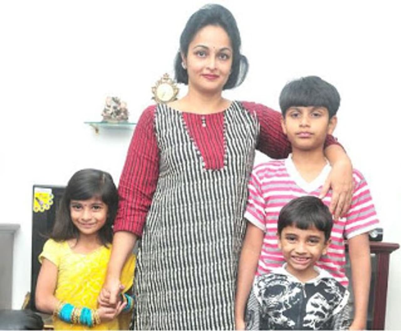 <p>நடிகை ரஜினிக்கு இரண்டு ஆண் குழந்தை ஒரு பெண் குழ்நதை </p> <p>நடிகை ரஜினிக்கு இரண்டு ஆண் குழந்தை ஒரு பெண் குழ்நதை </p>