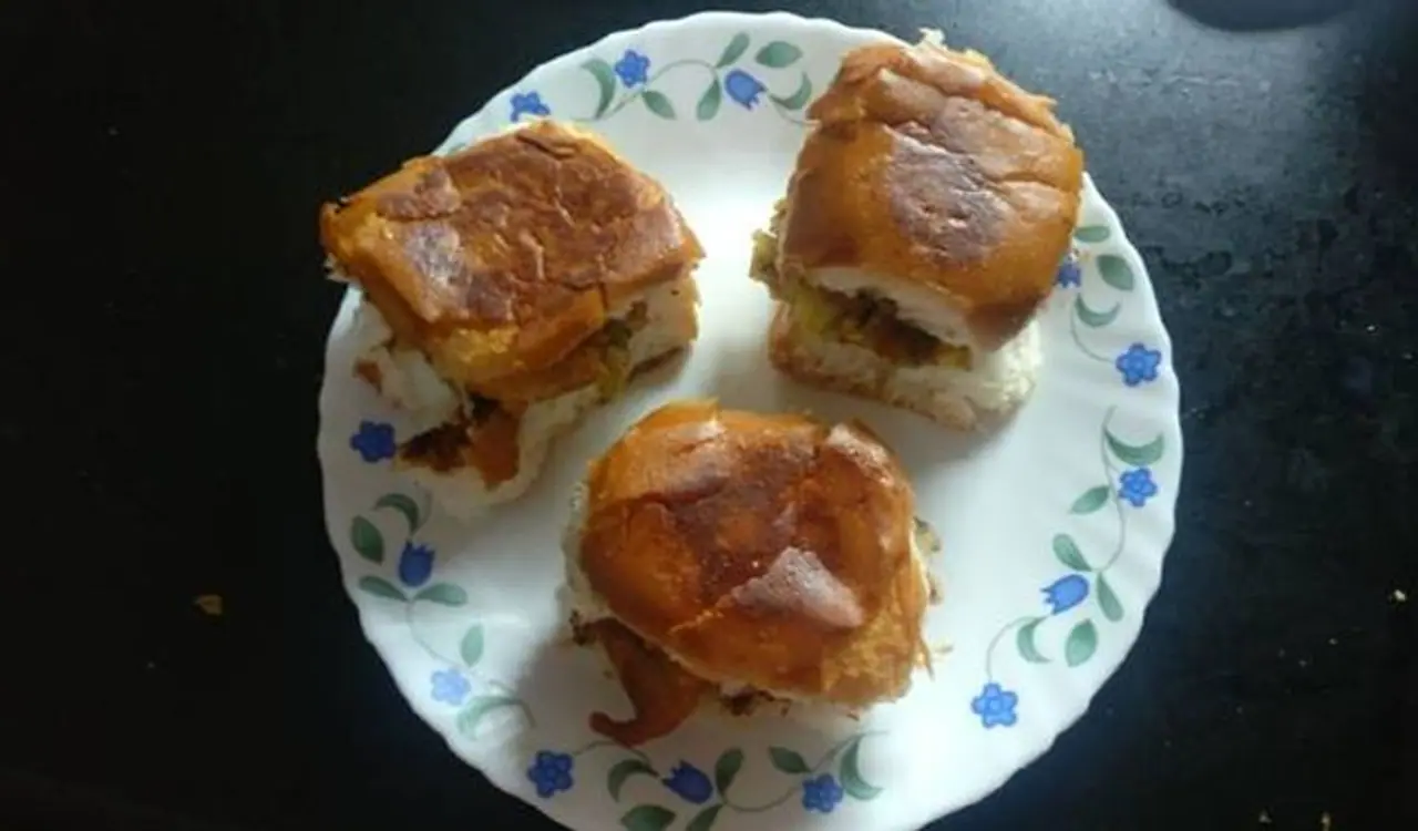 <p>Kolkata means the 'City of Joy'. People in this state love to eat a variety of items. Apart from being the cultural capital of the country, the name of Kolkata is associated with a variety of flavours. We take a look at the foods that bring water to the mouth of the people in the metropolis.<br />&nbsp;</p>