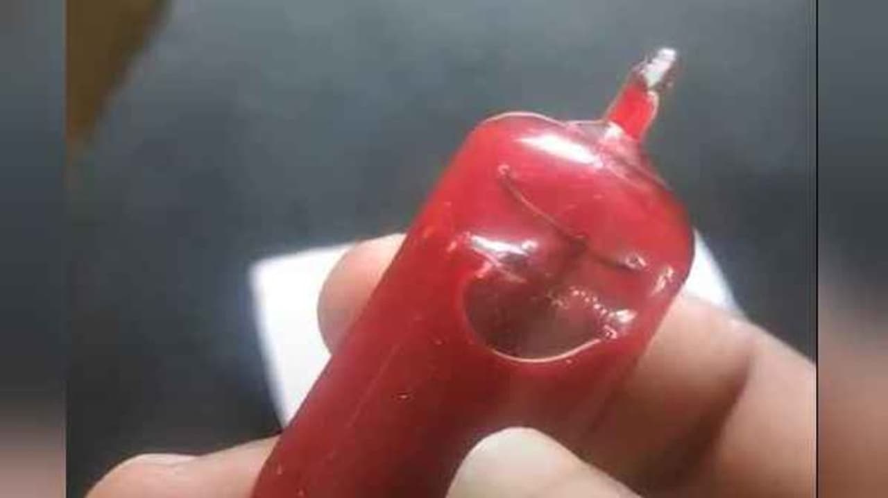 <p>இந்த சிவப்பு நிற மெர்குரி ஒரு கிராம் ரூபாய். 10 ,000 விற்கப்படுவதாக பல தகவல்கள் உலா வருகிறது. ஆனால் உண்மையில் இப்படி ஒரு பொருள் உள்ளதா? அல்லது கட்டுக்கதையா என்பது புரியாத புதிராகவே உள்ளது .</p> <p>இந்த சிவப்பு நிற மெர்குரி ஒரு கிராம் ரூபாய். 10 ,000 விற்கப்படுவதாக பல தகவல்கள் உலா வருகிறது. ஆனால் உண்மையில் இப்படி ஒரு பொருள் உள்ளதா? அல்லது கட்டுக்கதையா என்பது புரியாத புதிராகவே உள்ளது .</p>