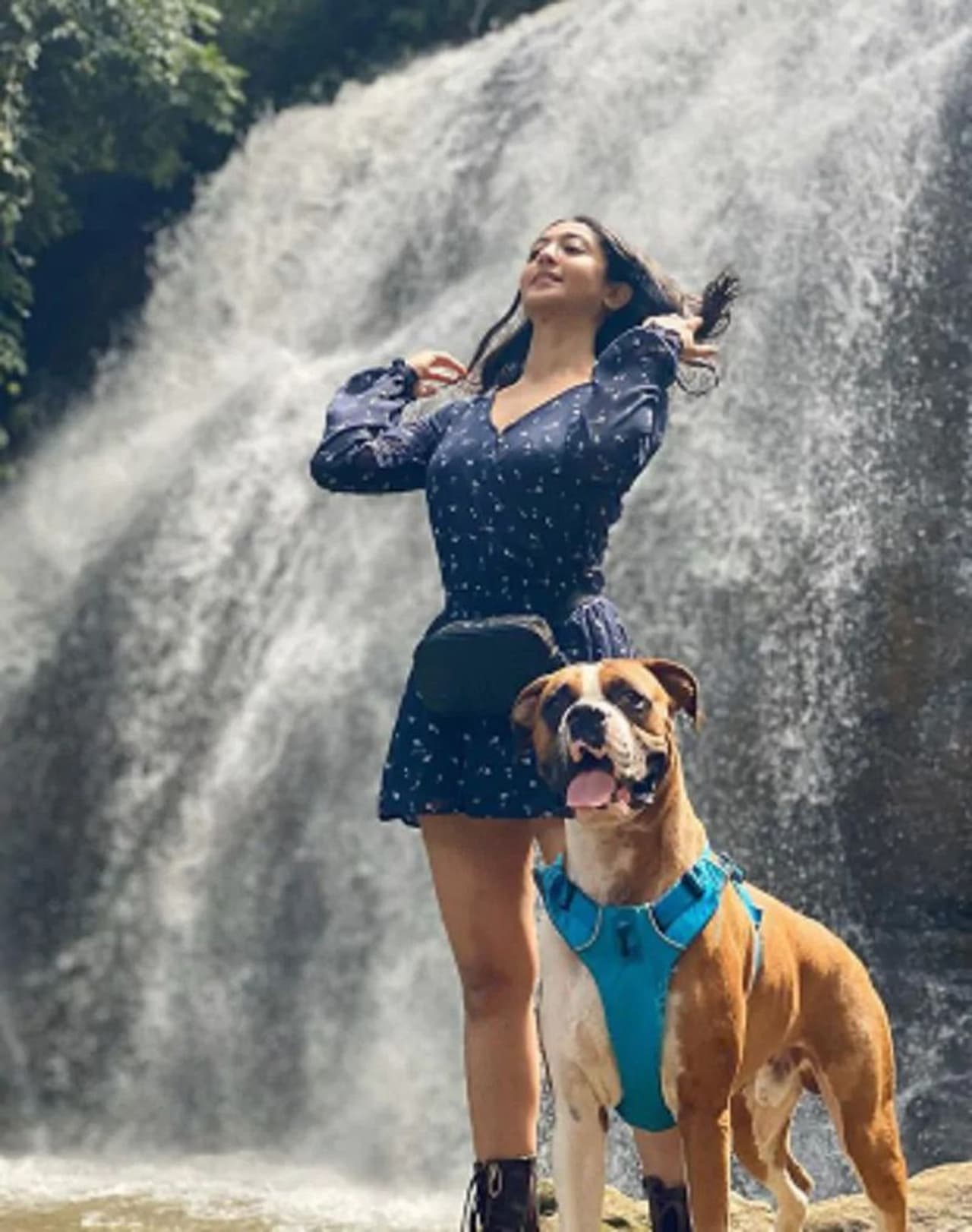 <p>ಸ್ಯಾಂಡಲ್‍ವುಡ್‍ನ ಕ್ಯೂಟ್ ಕಪಲ್ ದೂದ್‍ಪೇಡ ದಿಗಂತ್ ಮತ್ತು ನಟಿ ಐಂದ್ರಿತಾ ರೇ ಲಾಕ್‍ಡೌನ್ ಸಡಿಲಿಕೆಯ ನಂತರ ಕುಟುಂಬದವರ ಜೊತೆ ಔಟಿಂಗ್ ಹೋಗಿದ್ದಾರೆ.</p>