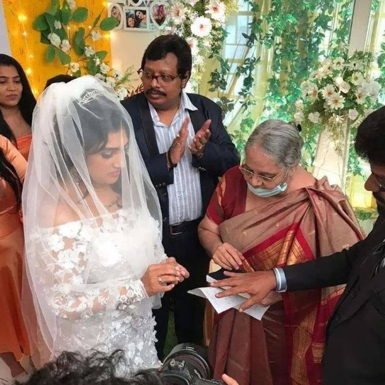 <p>vanitha</p> <p>vanitha</p>