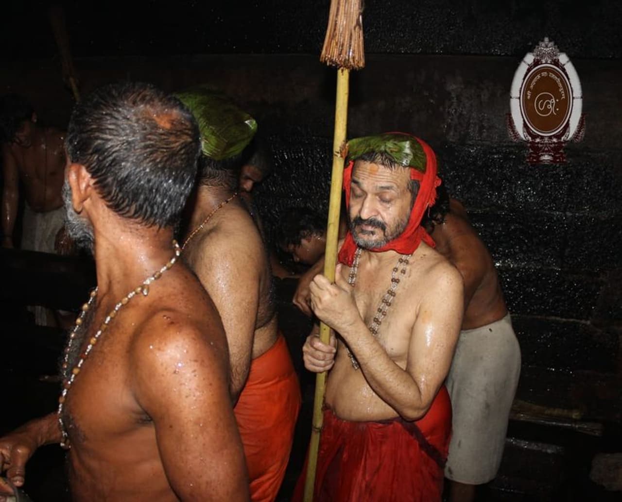 <p>ಉಡುಪಿ&nbsp;ಕೃಷ್ಣ ಮಠದಲ್ಲಿ ಸಂಪ್ರದಾಯದಂತೆ ವಾರ್ಷಿಕ ಉದ್ವರ್ತನ (ಸ್ವಚ್ಚತಾ) ಕಾರ್ಯಕ್ರಮ ನಡೆಯಿತು.</p>