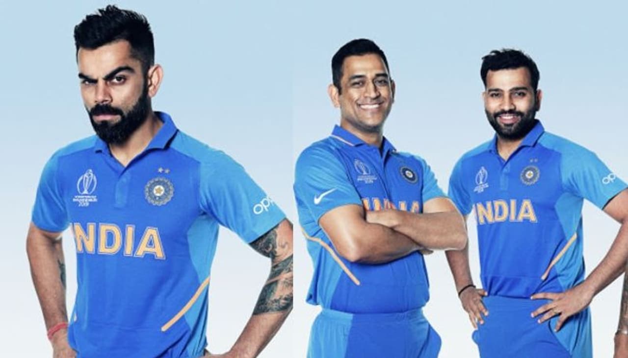 <p>భారత సారథి విరాట్ కోహ్లీకి సోషల్ మీడియాలో ఉన్న ఫాలోయింగ్ గురించి ప్రత్యేకంగా చెప్పాల్సిన పని లేదు. ఇన్స్టాలో 133 మిలియన్ల మంది ఫాలోవర్లను కలిగిన కోహ్లీ, ఆసియాలోనే అత్యధిక ఫాలోయింగ్ కలిగిన సెలబ్రిటీ...</p> <p>భారత సారథి విరాట్ కోహ్లీకి సోషల్ మీడియాలో ఉన్న ఫాలోయింగ్ గురించి ప్రత్యేకంగా చెప్పాల్సిన పని లేదు. ఇన్స్టాలో 133 మిలియన్ల మంది ఫాలోవర్లను కలిగిన కోహ్లీ, ఆసియాలోనే అత్యధిక ఫాలోయింగ్ కలిగిన సెలబ్రిటీ...</p>