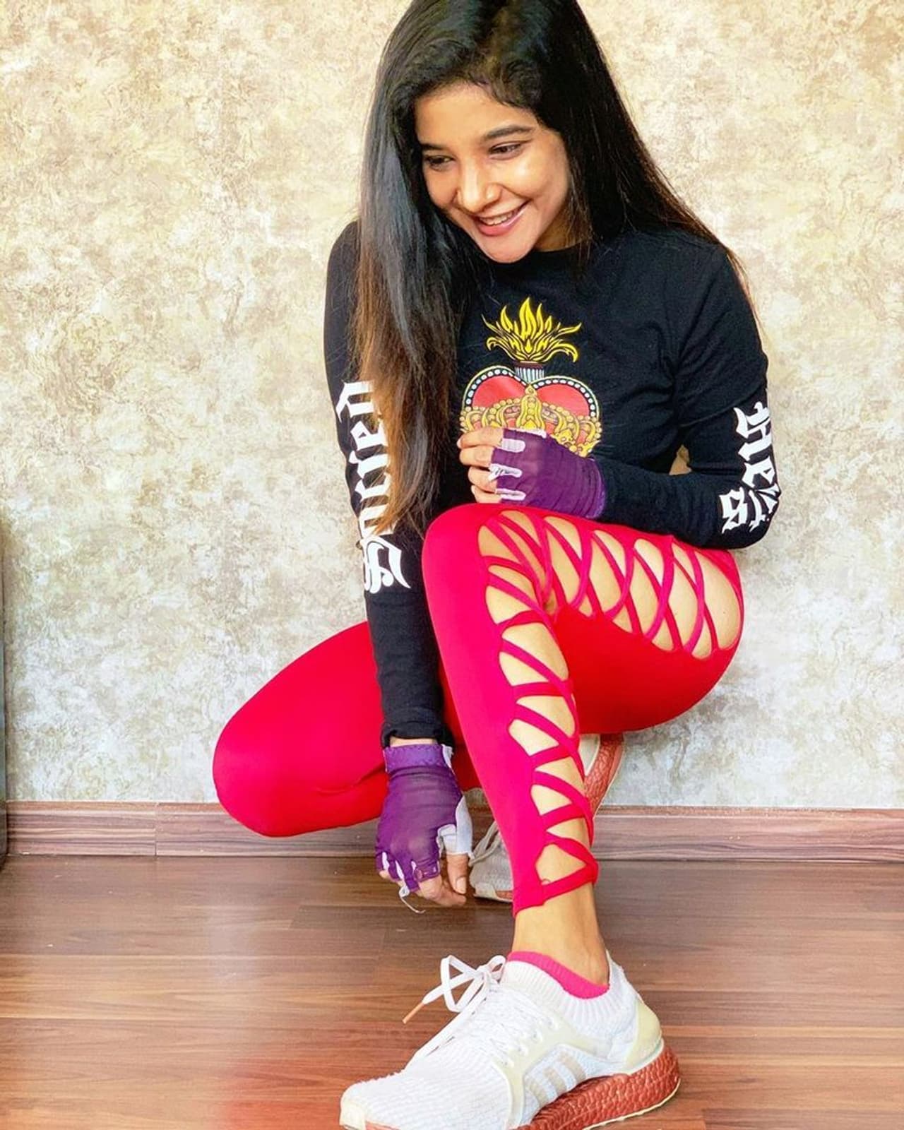 <p>சாக்ஷியின் ஹாட் ஒர்கவுட் </p> <p>சாக்ஷியின் ஹாட் ஒர்கவுட் </p>