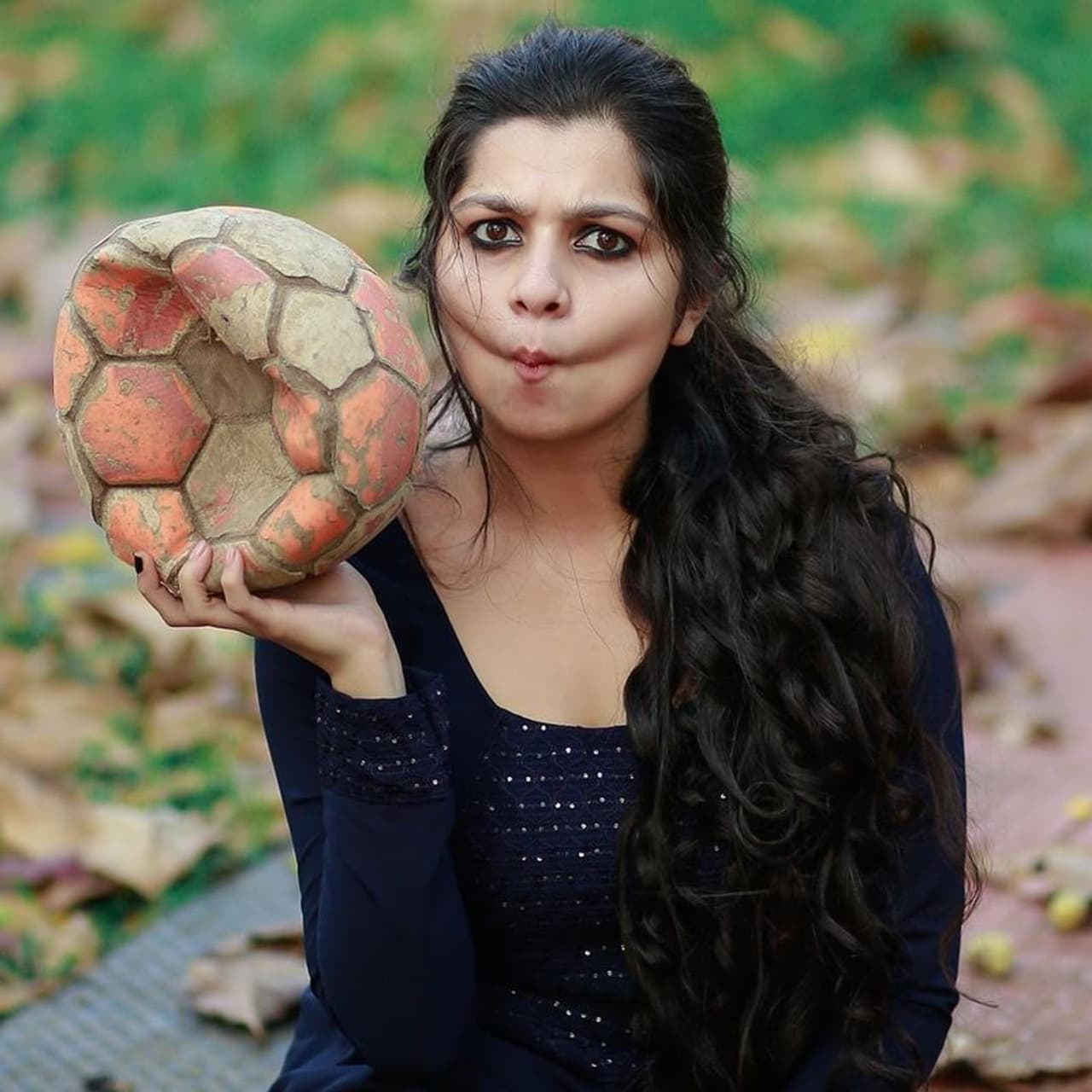 <p>கையில் பந்தை வைத்து க்யூட் ரியாக்ஷன் கொடுக்கும் நிரஞ்சனா </p> <p>கையில் பந்தை வைத்து க்யூட் ரியாக்ஷன் கொடுக்கும் நிரஞ்சனா </p>