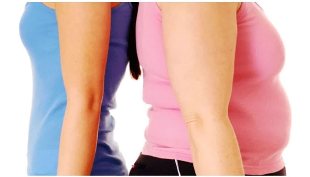 <p><strong>അമിതഭാരം ഒഴിവാക്കാം:</strong> ആരോഗ്യകരമായ ഭാരം നിലനിർത്തുന്നത് ക്രമരഹിതമായ ആർത്തവത്തെ സഹായിക്കുന്നു. കൃത്യമായി വ്യായാമം ചെയ്യുന്നത് ആർത്തവ സമയത്തെ അമിത രക്തസ്രാവം കുറയ്ക്കാനും ഏറെ ഗുണം ചെയ്യും. നീന്തൽ, നടത്തം, ഓട്ടം അല്ലെങ്കിൽ സൈക്ലിംഗ് പോലുള്ള വ്യായാമങ്ങൾ ആരോഗ്യത്തിന് മികച്ചതാണ്.</p> <p><strong>അമിതഭാരം ഒഴിവാക്കാം:</strong> ആരോഗ്യകരമായ ഭാരം നിലനിർത്തുന്നത് ക്രമരഹിതമായ ആർത്തവത്തെ സഹായിക്കുന്നു. കൃത്യമായി വ്യായാമം ചെയ്യുന്നത് ആർത്തവ സമയത്തെ അമിത രക്തസ്രാവം കുറയ്ക്കാനും ഏറെ ഗുണം ചെയ്യും. നീന്തൽ, നടത്തം, ഓട്ടം അല്ലെങ്കിൽ സൈക്ലിംഗ് പോലുള്ള വ്യായാമങ്ങൾ ആരോഗ്യത്തിന് മികച്ചതാണ്.</p>