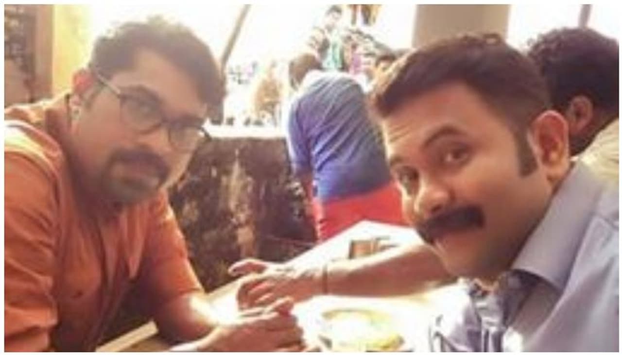 <p>ജന്മദിനാശംസകള് നേര്ന്ന് സുരാജ് വെഞ്ഞാറമൂടിനൊപ്പമുള്ള ഫോട്ടോ ഷെയര് ചെയ്തിരിക്കുകയാണ് അജു വര്ഗീസ്.</p> <p>ജന്മദിനാശംസകള് നേര്ന്ന് സുരാജ് വെഞ്ഞാറമൂടിനൊപ്പമുള്ള ഫോട്ടോ ഷെയര് ചെയ്തിരിക്കുകയാണ് അജു വര്ഗീസ്.</p>