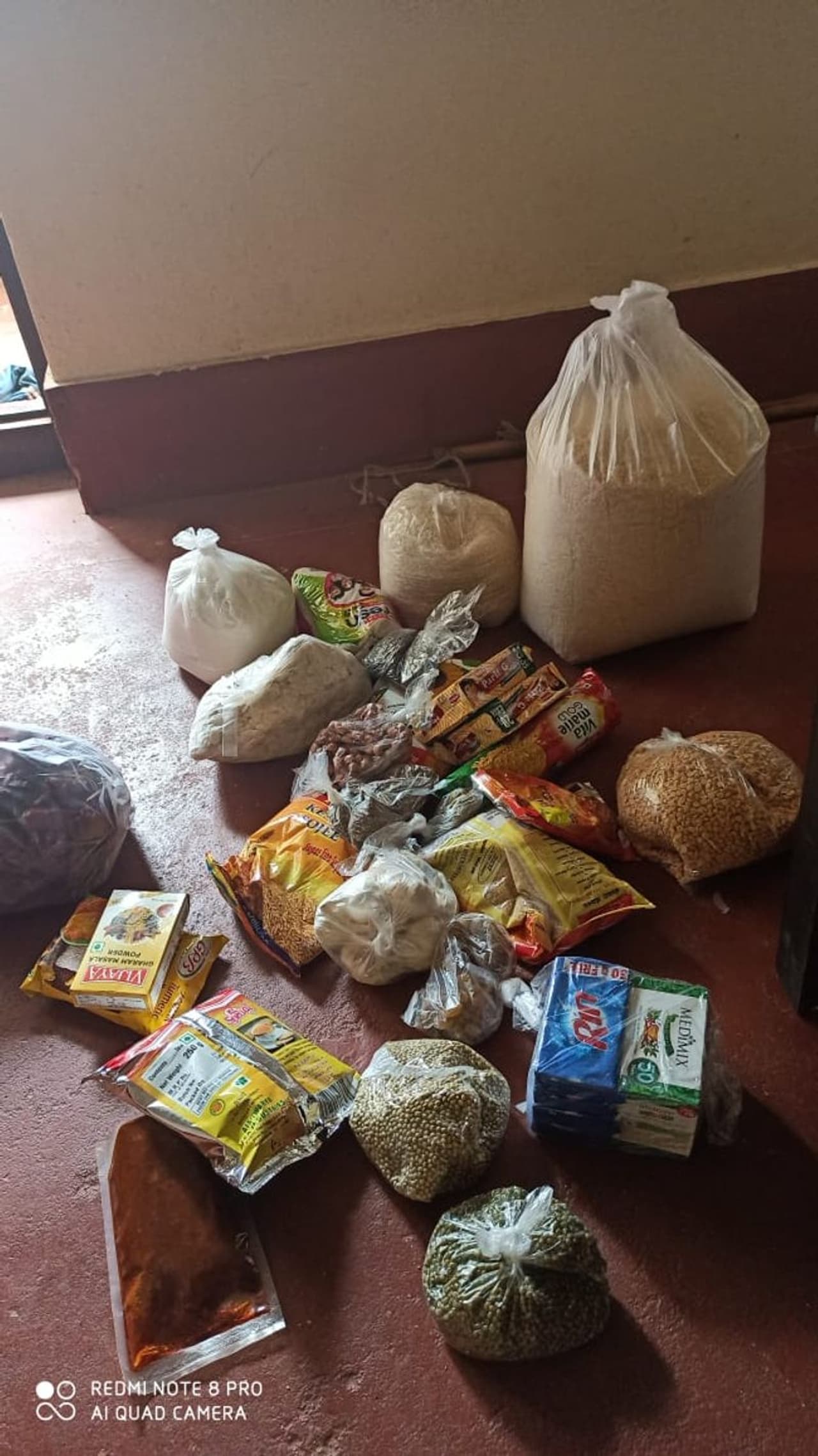 <p>ಈಗಾಗಲೇ ರಾಜ್ಯದಲ್ಲಿ ಕೊರೋನಾ ಅಟ್ಟಹಾಸ ಹೆಚ್ಚಾಗಿದ್ದು, ರಾಜ್ಯದ ಹಲವು ಕಡೆ ಪೊಲೀಸ್ ಸಿಬ್ಬಂದಿಯನ್ನು ಕ್ವಾರೆಂಟೈನ್ನಲ್ಲಿರಿಸಲಾಗಿದೆ.</p> <p>ಈಗಾಗಲೇ ರಾಜ್ಯದಲ್ಲಿ ಕೊರೋನಾ ಅಟ್ಟಹಾಸ ಹೆಚ್ಚಾಗಿದ್ದು, ರಾಜ್ಯದ ಹಲವು ಕಡೆ ಪೊಲೀಸ್ ಸಿಬ್ಬಂದಿಯನ್ನು ಕ್ವಾರೆಂಟೈನ್ನಲ್ಲಿರಿಸಲಾಗಿದೆ.</p>