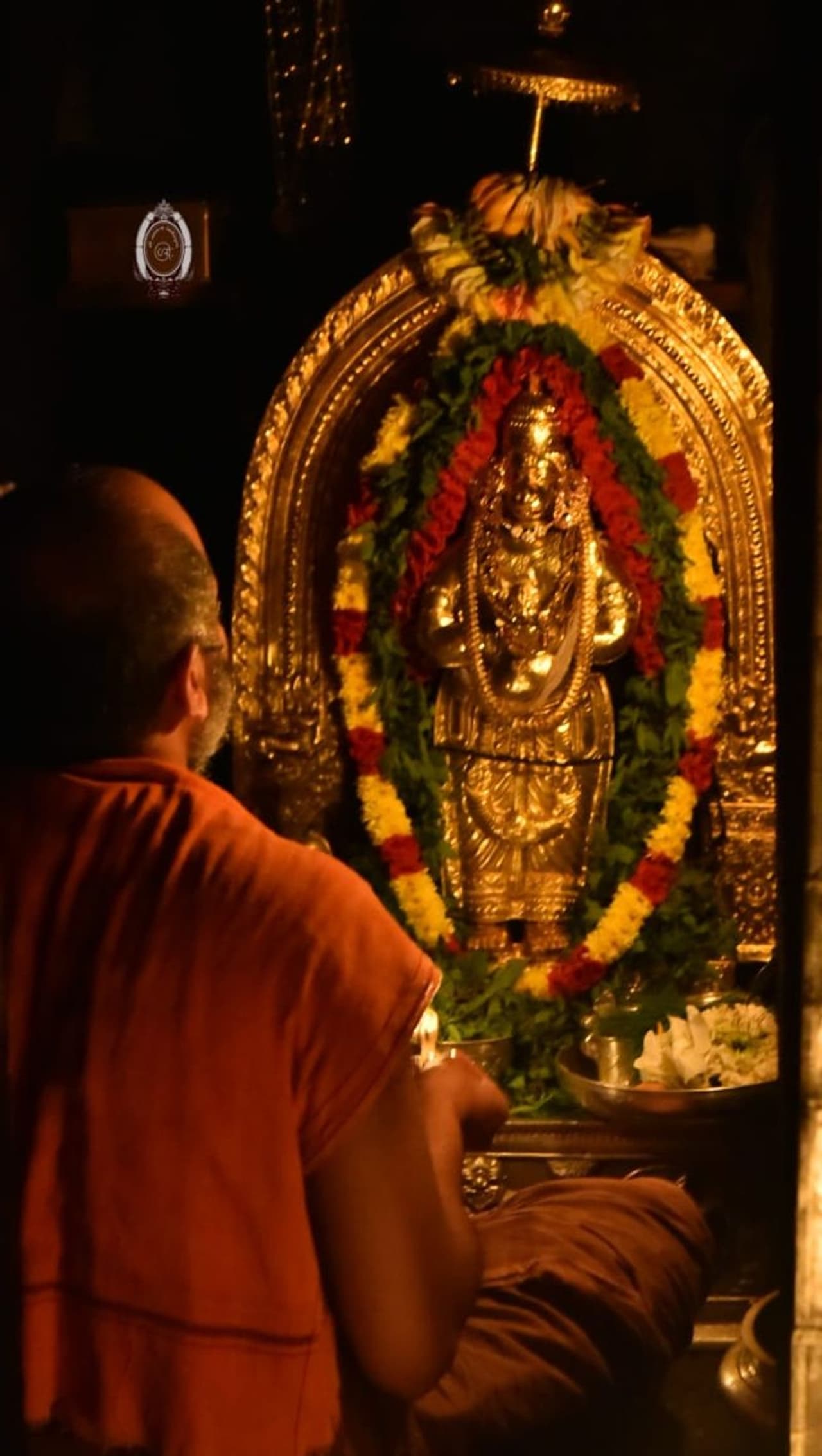 <p>ಶ್ರೀ ಕೃಷ್ಣ ಮಠದಲ್ಲಿ ವಾರ್ಷಿಕ ಮಹಾಭಿಷೇಕದ ಪ್ರಯುಕ್ತ ಕೃಷ್ಣ ದೇವರಿಗೆ 1108 ಸೀಯಾಳ ಅಭಿಷೇಕ ಹಾಗೂ ವಿಶೇಷ ಪಂಚಾಮೃತ ಸೇವೆ ಮಾಡಲಾಗಿದೆ.</p> <p>ಶ್ರೀ ಕೃಷ್ಣ ಮಠದಲ್ಲಿ ವಾರ್ಷಿಕ ಮಹಾಭಿಷೇಕದ ಪ್ರಯುಕ್ತ ಕೃಷ್ಣ ದೇವರಿಗೆ 1108 ಸೀಯಾಳ ಅಭಿಷೇಕ ಹಾಗೂ ವಿಶೇಷ ಪಂಚಾಮೃತ ಸೇವೆ ಮಾಡಲಾಗಿದೆ.</p>