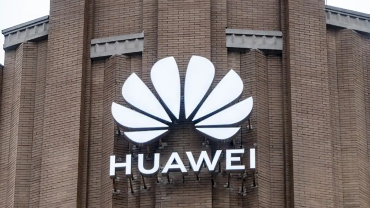 <p>ಹೌದು ಸುರಕ್ಷತೆ ವಿಚಾರವನ್ನಿಟ್ಟುಕೊಂಡು ಅಮೆರಿಕ ಕೂಡಾ ಚೀನಾದ ಎರಡು ಕಂಪನಿಗಳನ್ನು ಬ್ಯಾನ್ ಮಾಡಿದೆ. ಈ ಪಟ್ಟಿಯಲ್ಲಿ Huawei ಟೆಕ್ನಾಲಜಿ ಹಾಗೂ ZTE ಕೂಡಾ ಇವೆ.</p> <p>ಹೌದು ಸುರಕ್ಷತೆ ವಿಚಾರವನ್ನಿಟ್ಟುಕೊಂಡು ಅಮೆರಿಕ ಕೂಡಾ ಚೀನಾದ ಎರಡು ಕಂಪನಿಗಳನ್ನು ಬ್ಯಾನ್ ಮಾಡಿದೆ. ಈ ಪಟ್ಟಿಯಲ್ಲಿ Huawei ಟೆಕ್ನಾಲಜಿ ಹಾಗೂ ZTE ಕೂಡಾ ಇವೆ.</p>